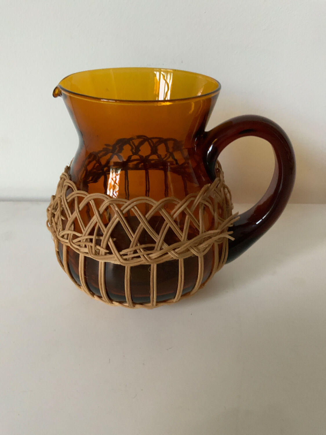 Amber and wicker decanter Selency x Monoprix Croisé Laroche