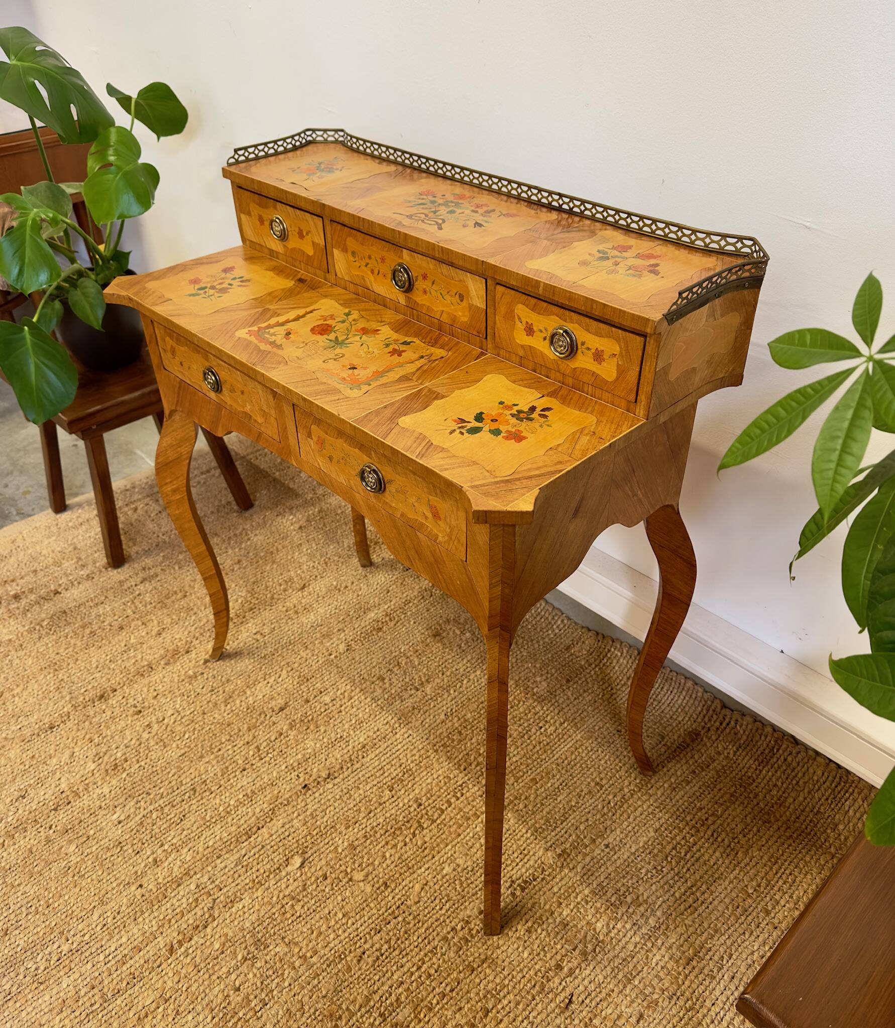 Marquetry wooden bonheur du jour – Floral decoration – Louis XV style
