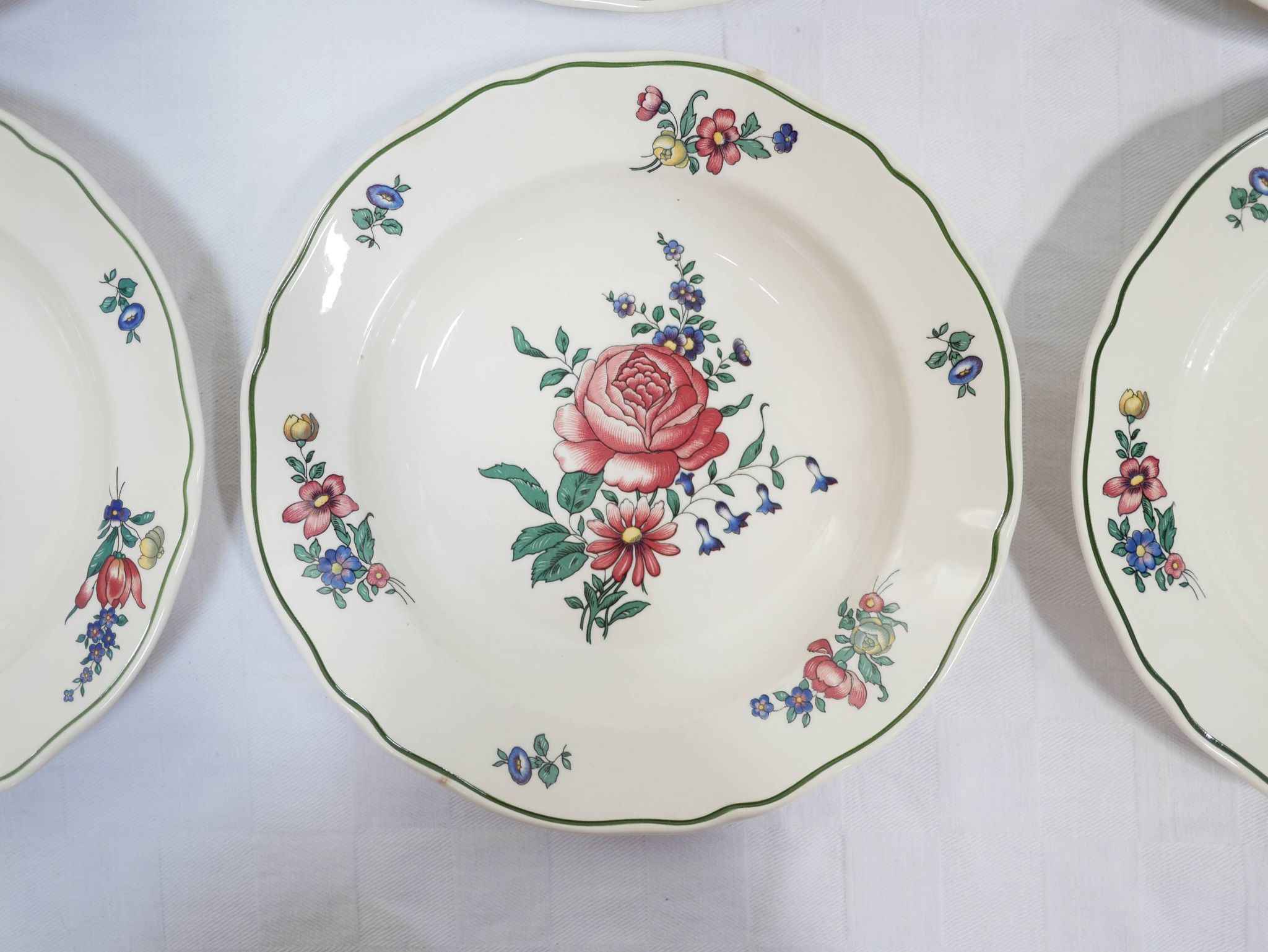 Series of 8 vintage hollow plates edited by Villeroy and Boch