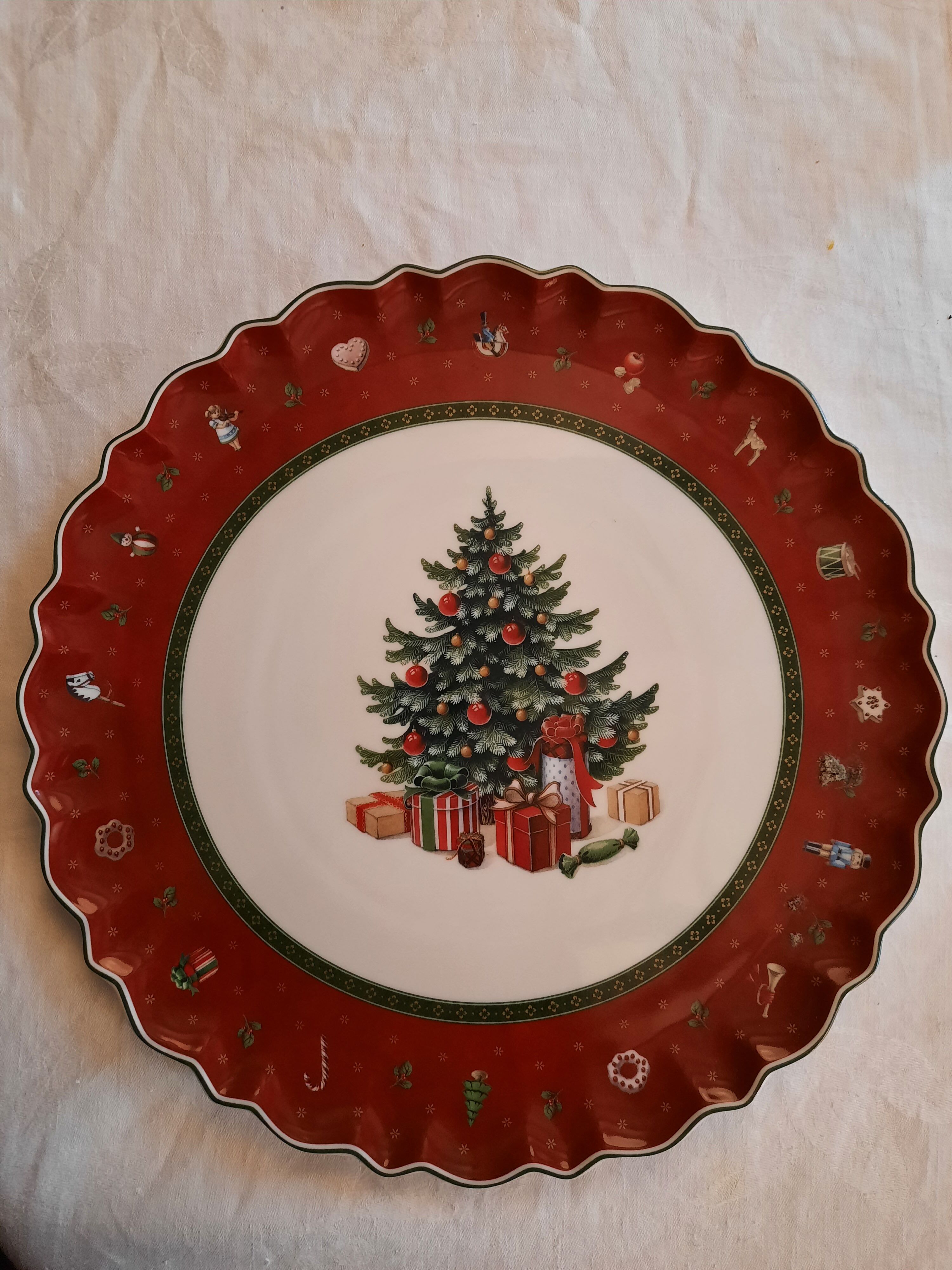 Cake dish