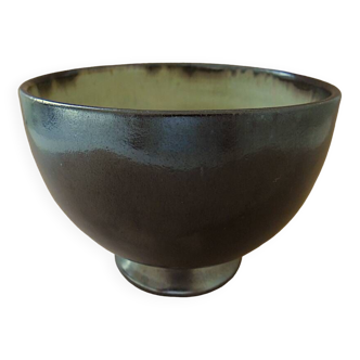 Stoneware bowl with metallic reflections