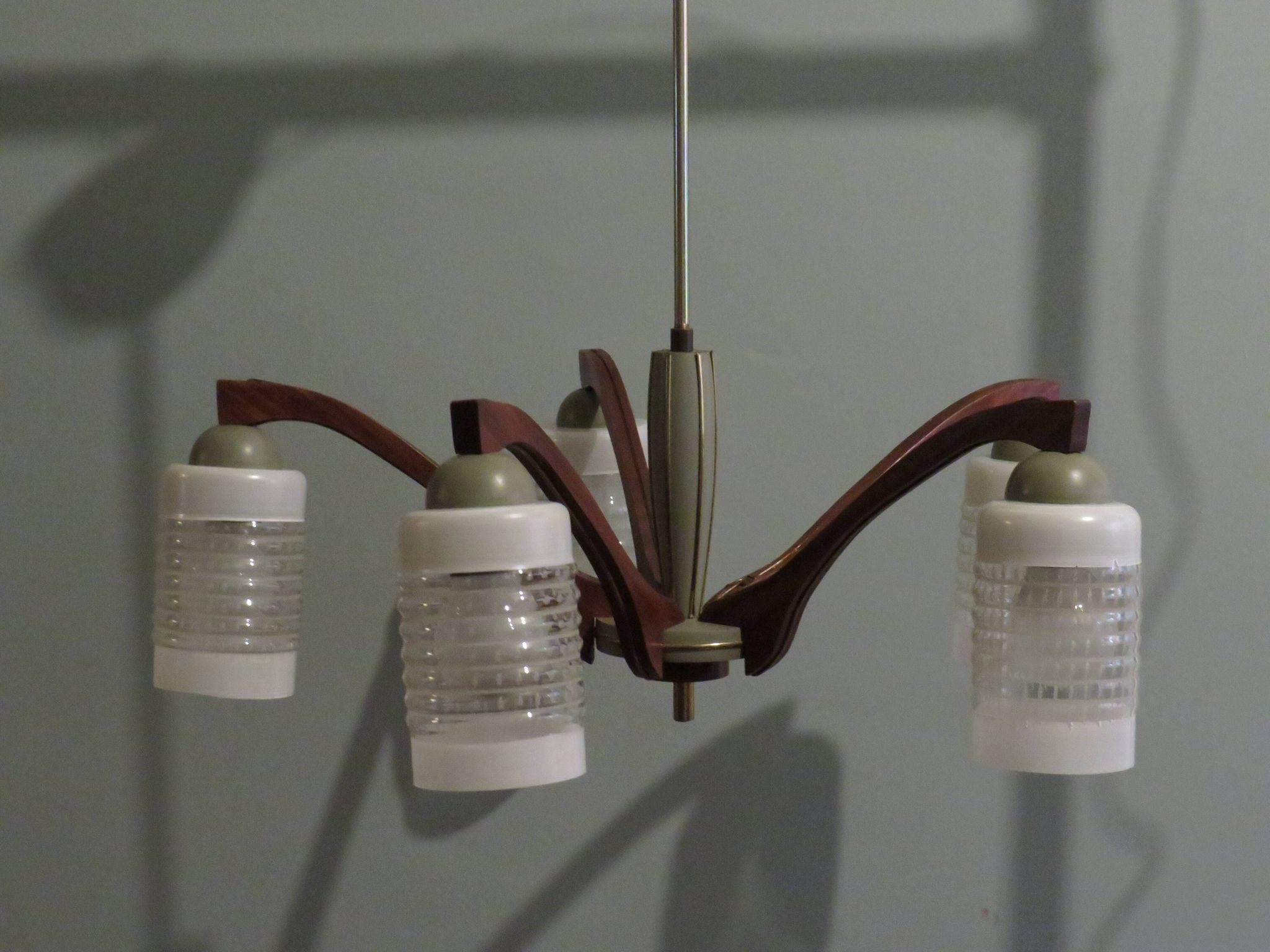 Lustre, teck et verre gravé, 1950 Italie