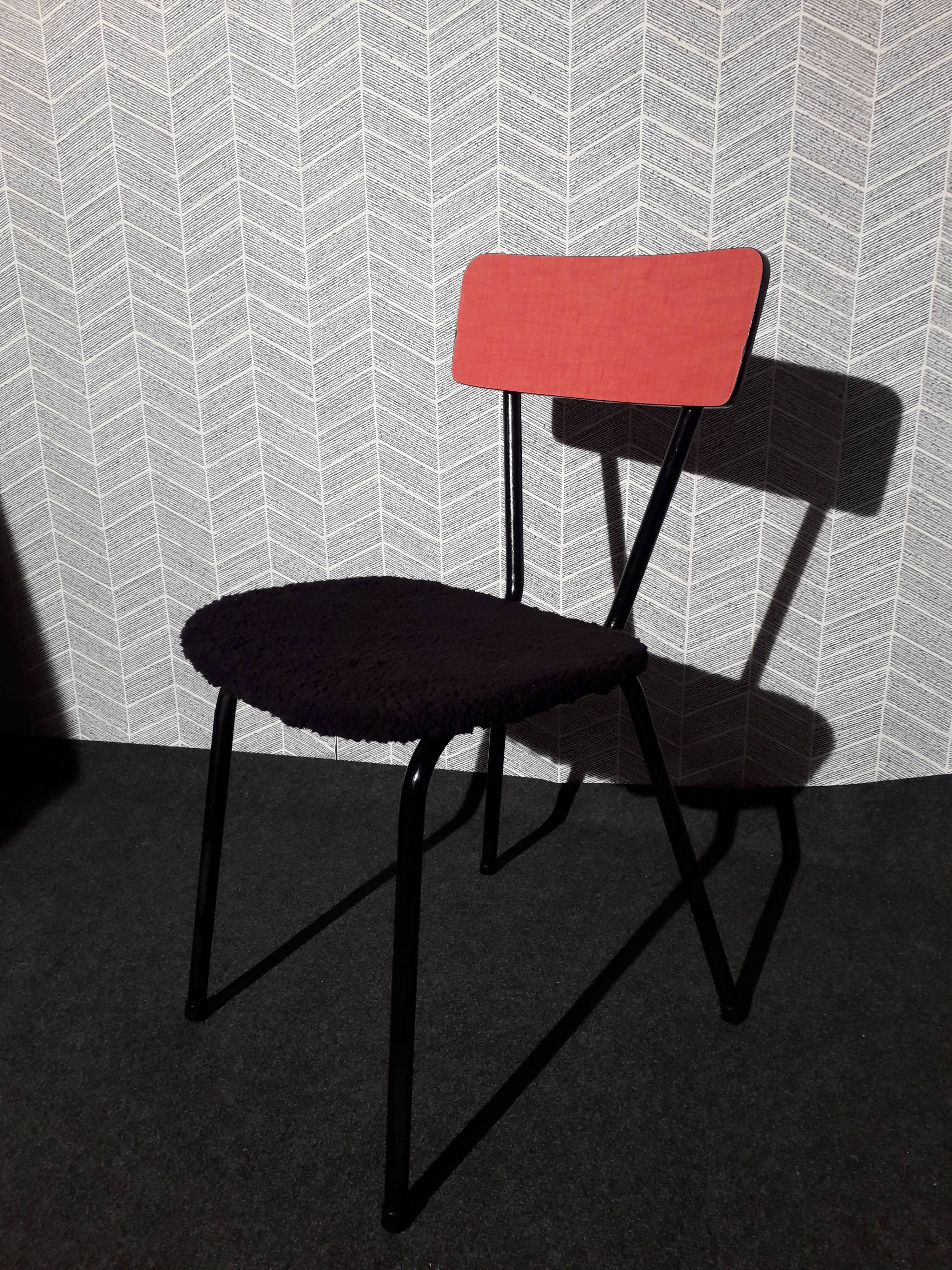 Chaise formica et moumoute