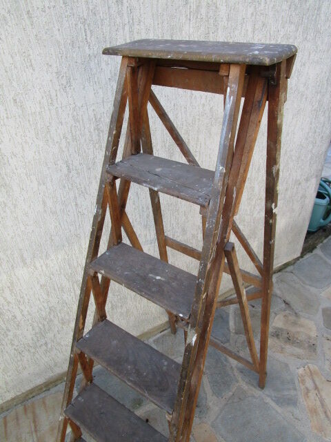 Former painter wooden stepladder