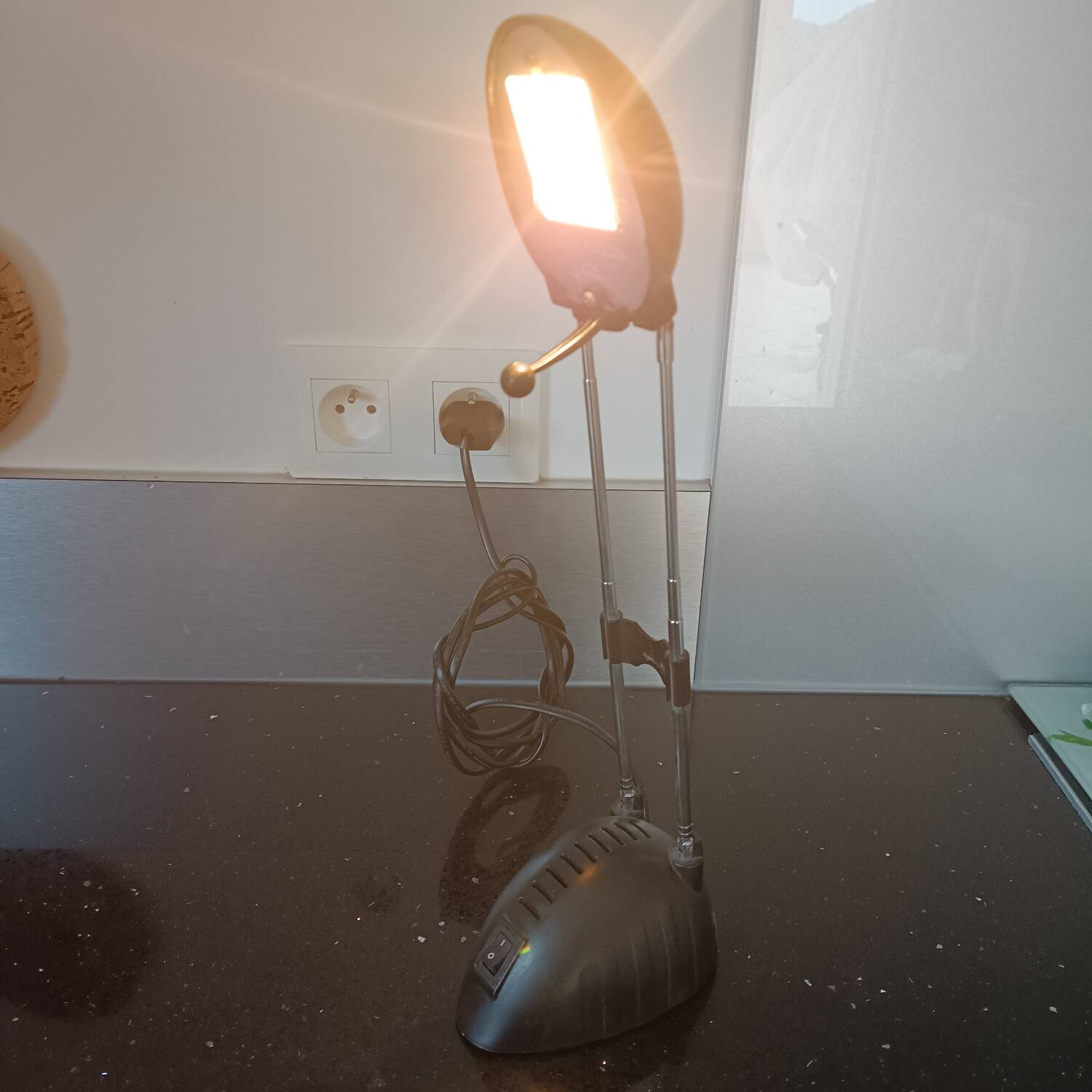 Black metal and brass table lamp