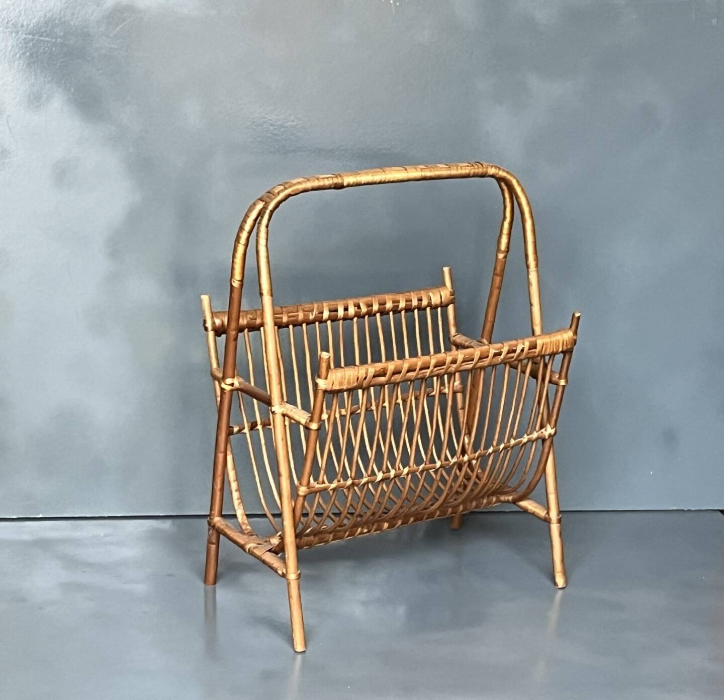 Porte revues années 60 rotin vintage