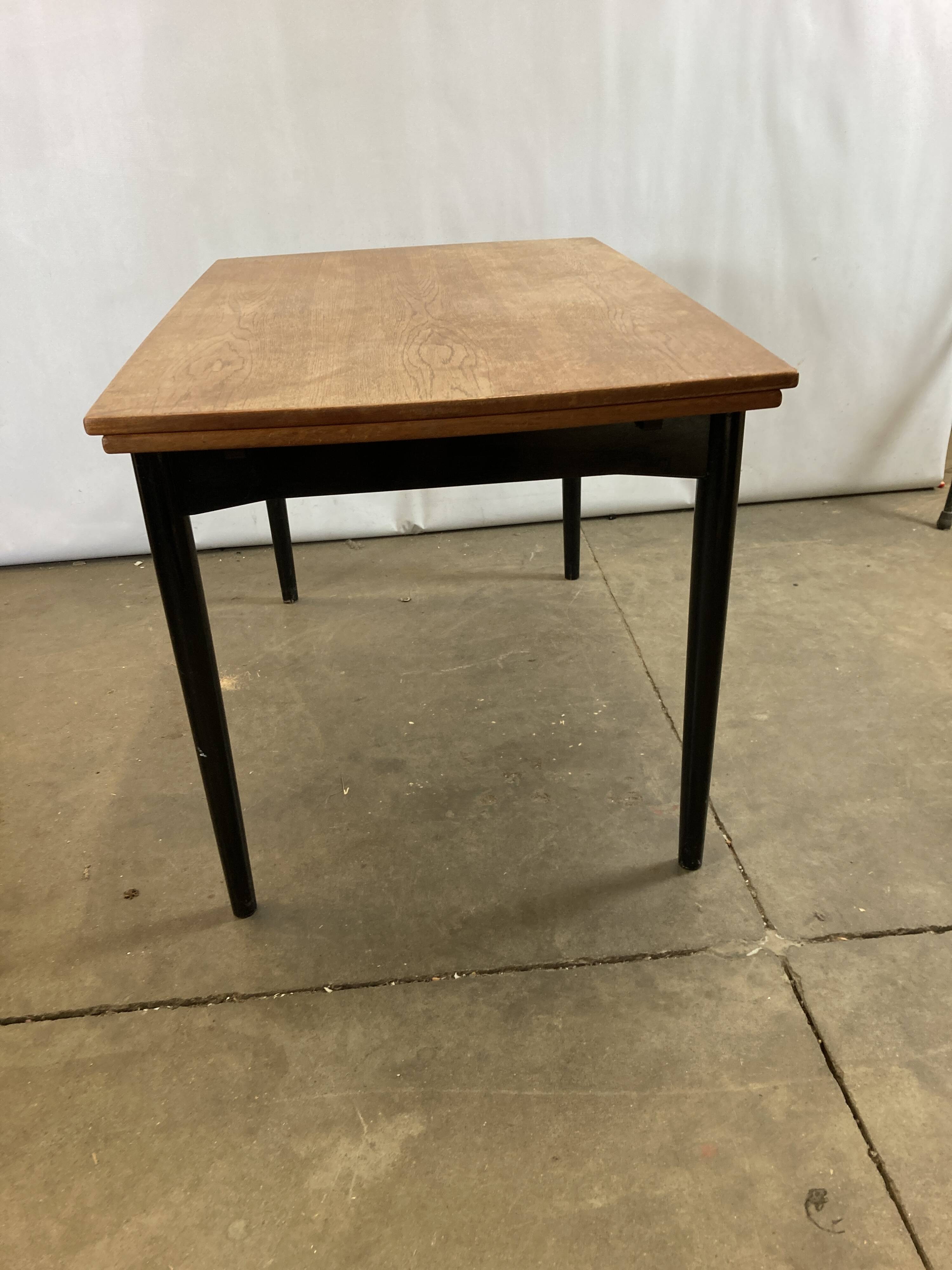 Extendable vintage dining table
