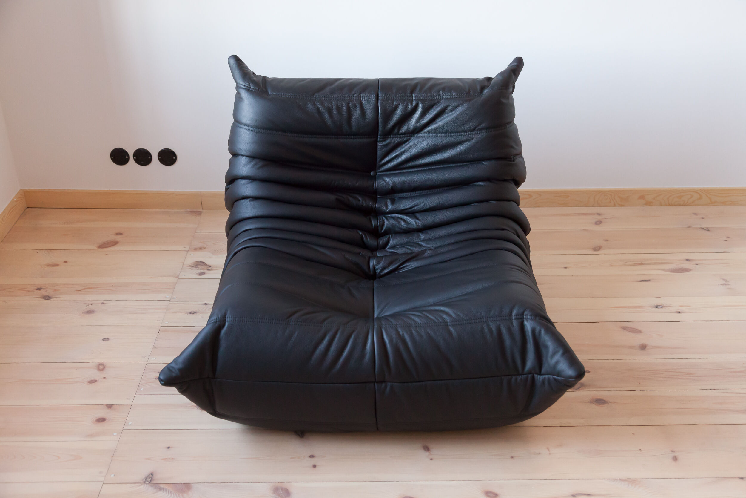 Set Togo leather black model designed by Michel Ducaroy 1973