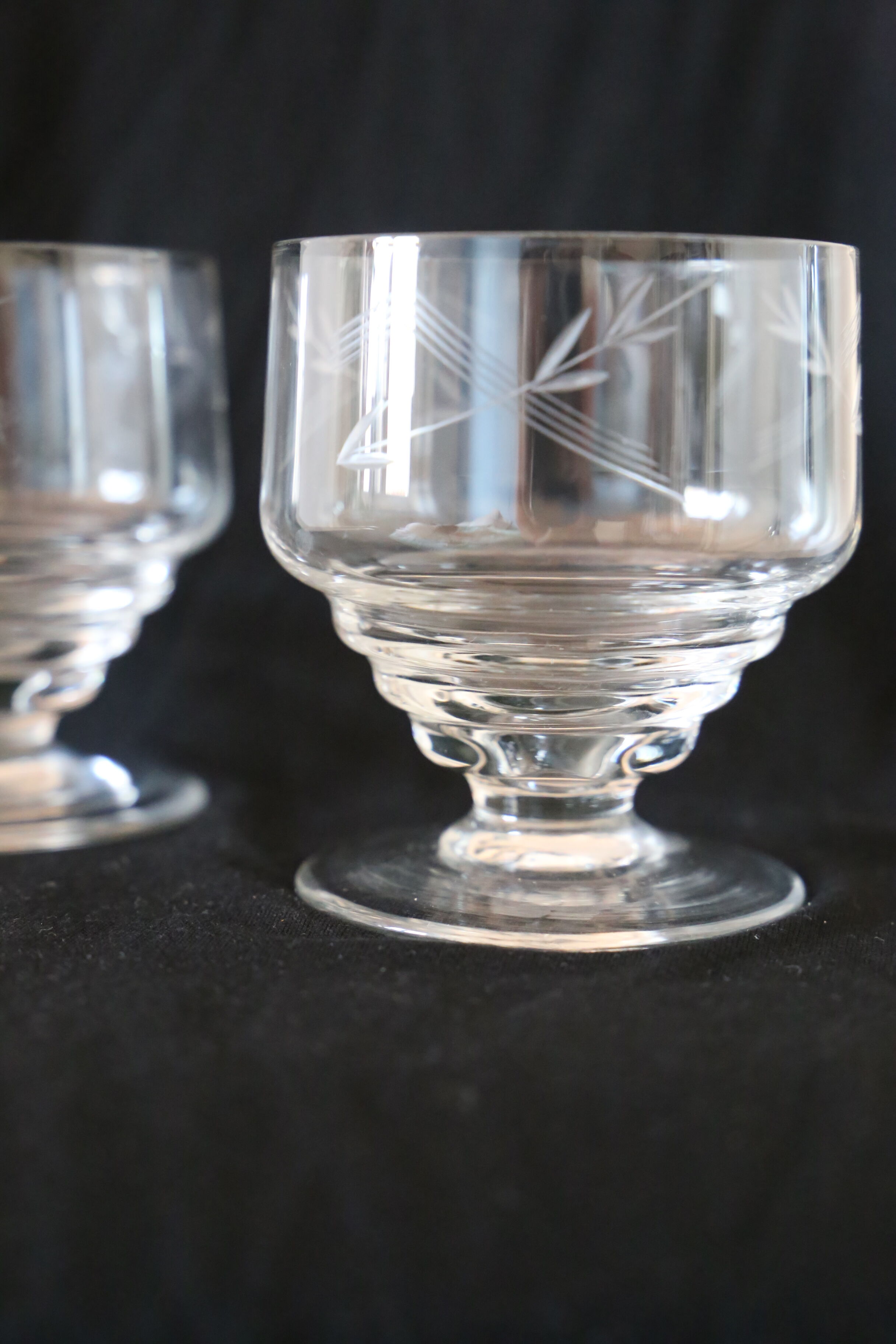 Set de 2 verres à pied, ciselé, art déco