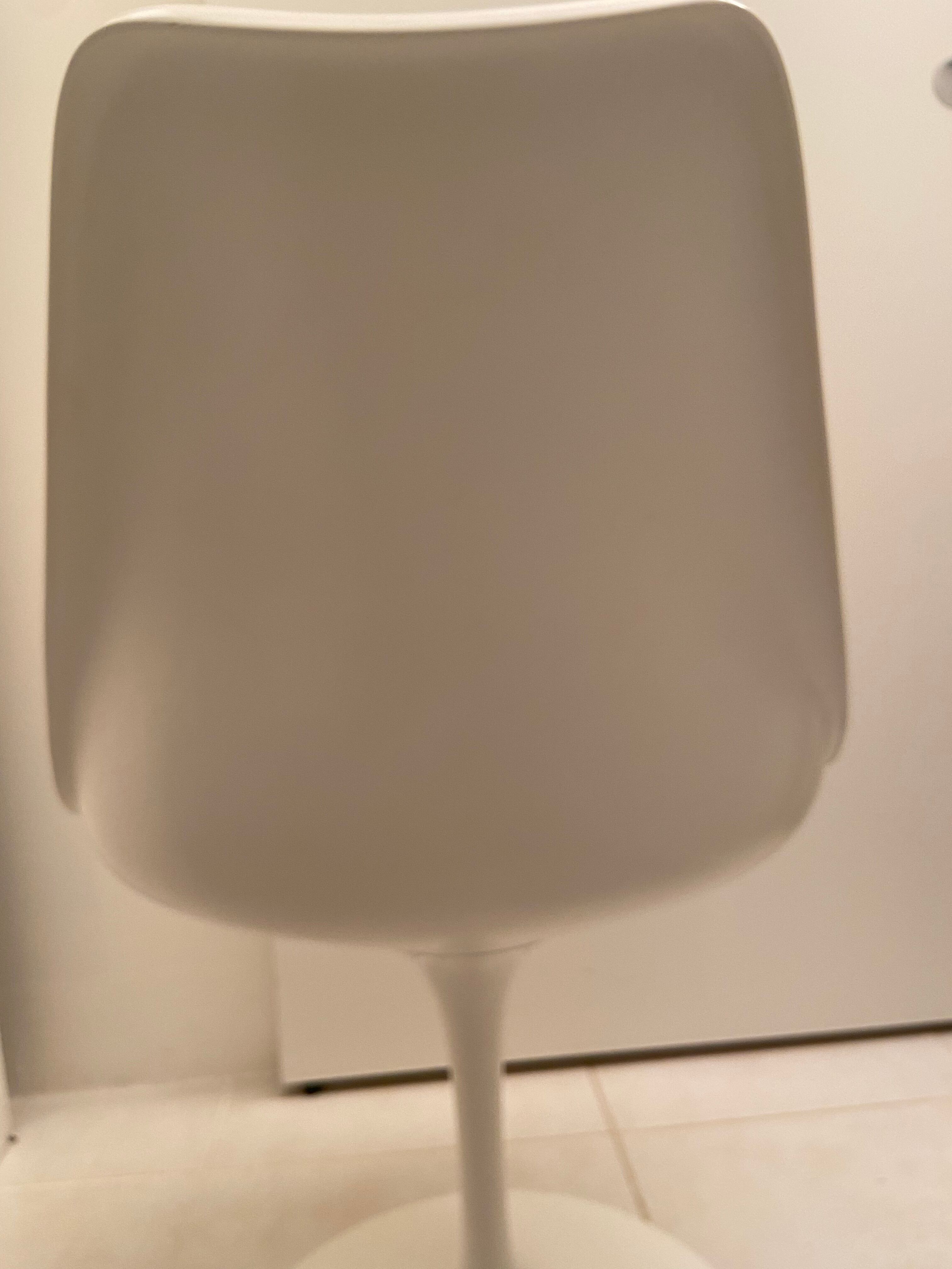 Eero Saarinen tulip chair for Knoll International. 1970