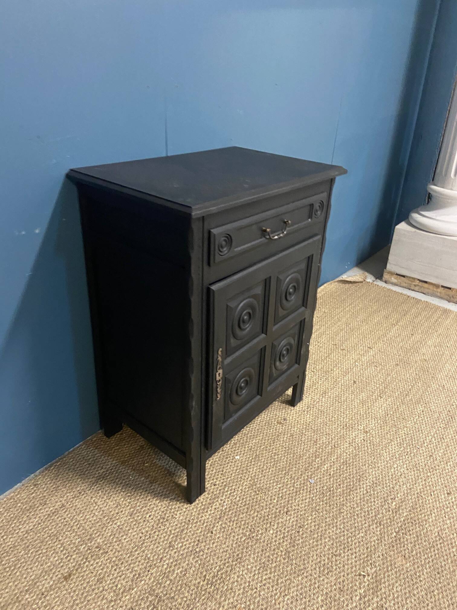 Black neo-Basque jam pot