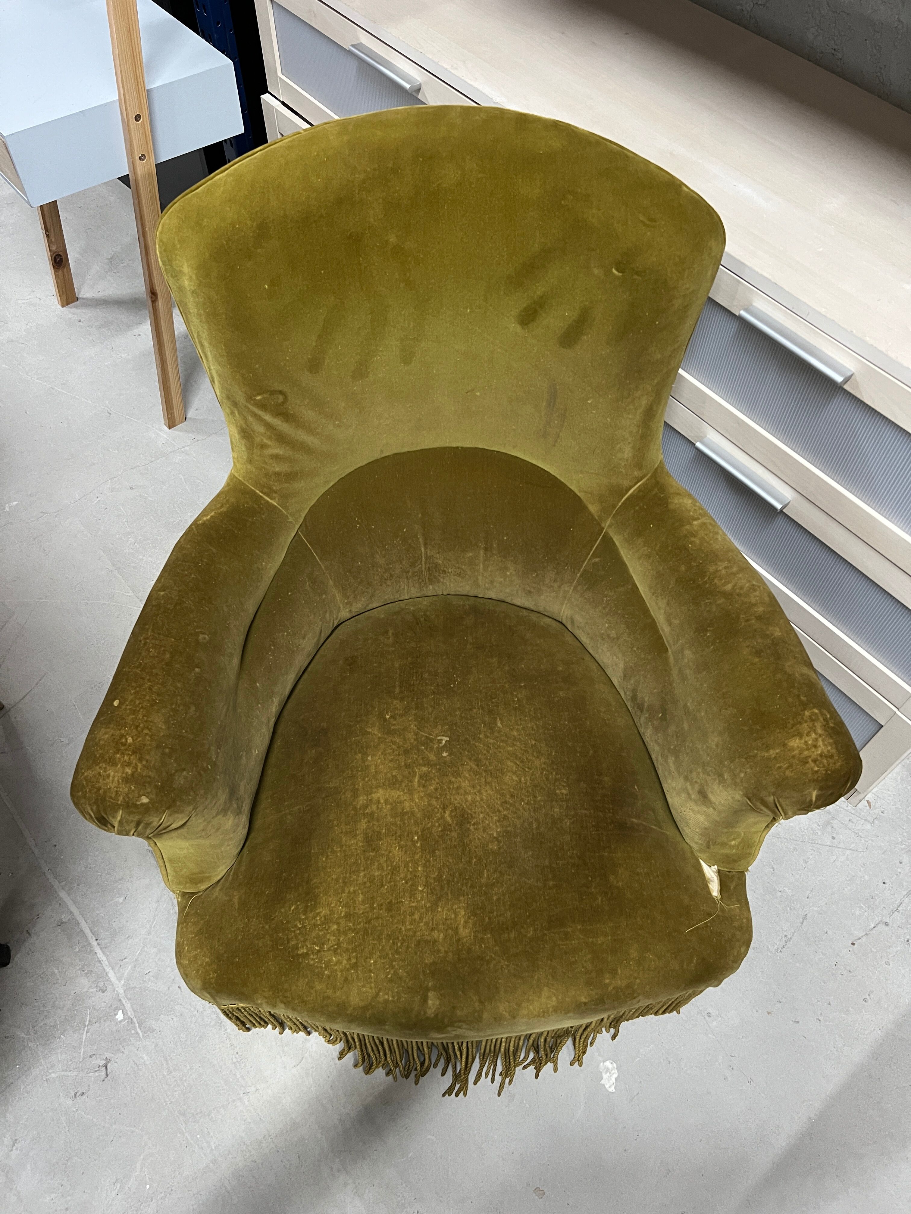 Khaki green velvet toad armchair