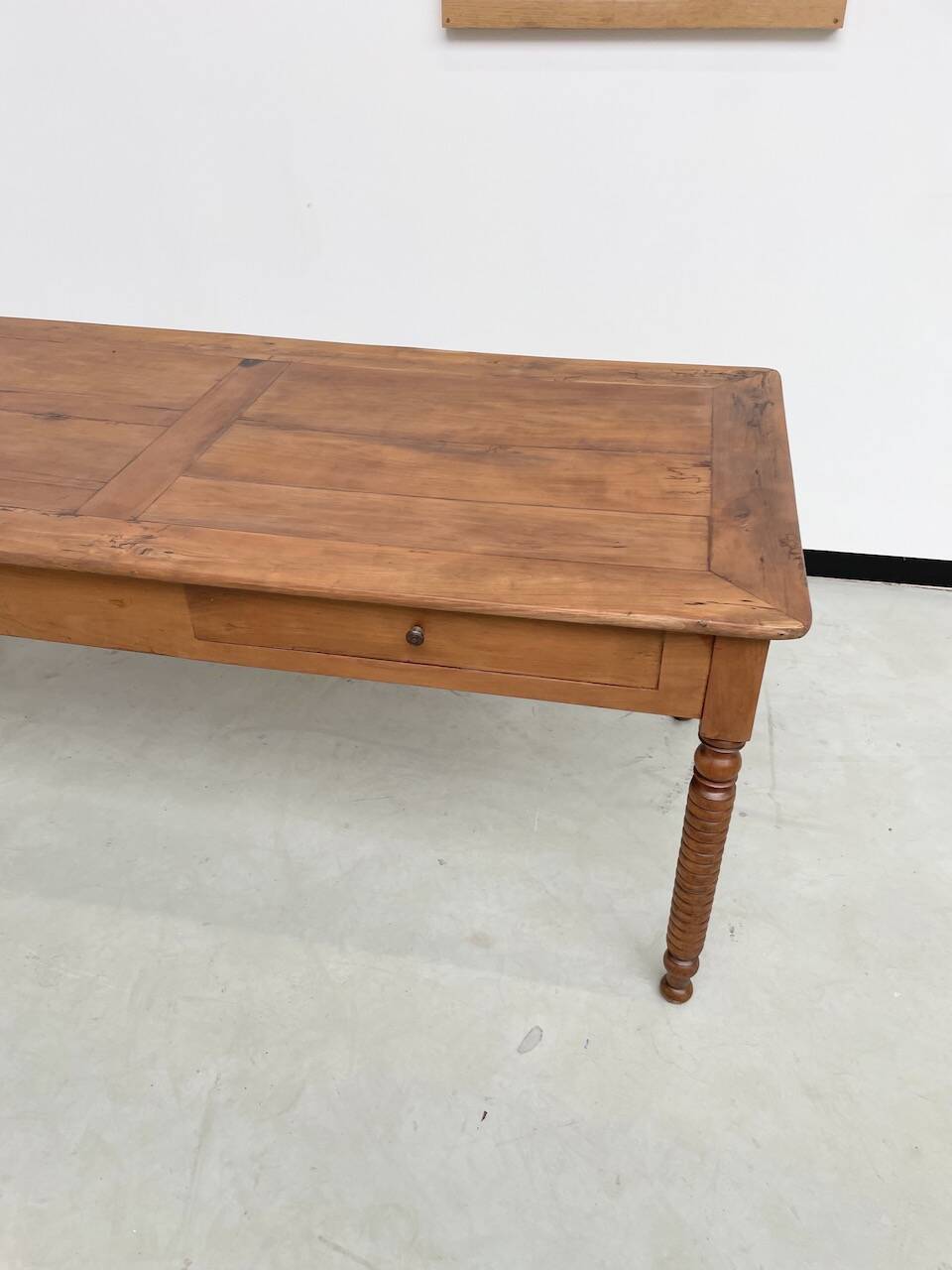 Walnut silk table 1900