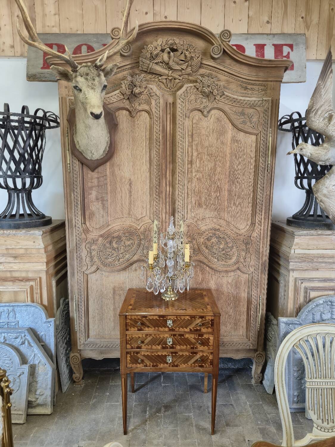 Commode Chiffonnier d'époque Louis XVI en marqueterie
