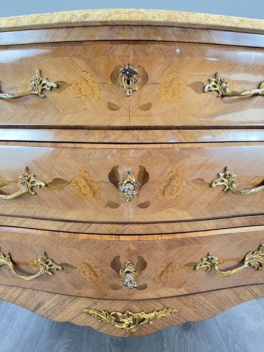 Louis XV chest of drawers stamped Marking P., late 19th century