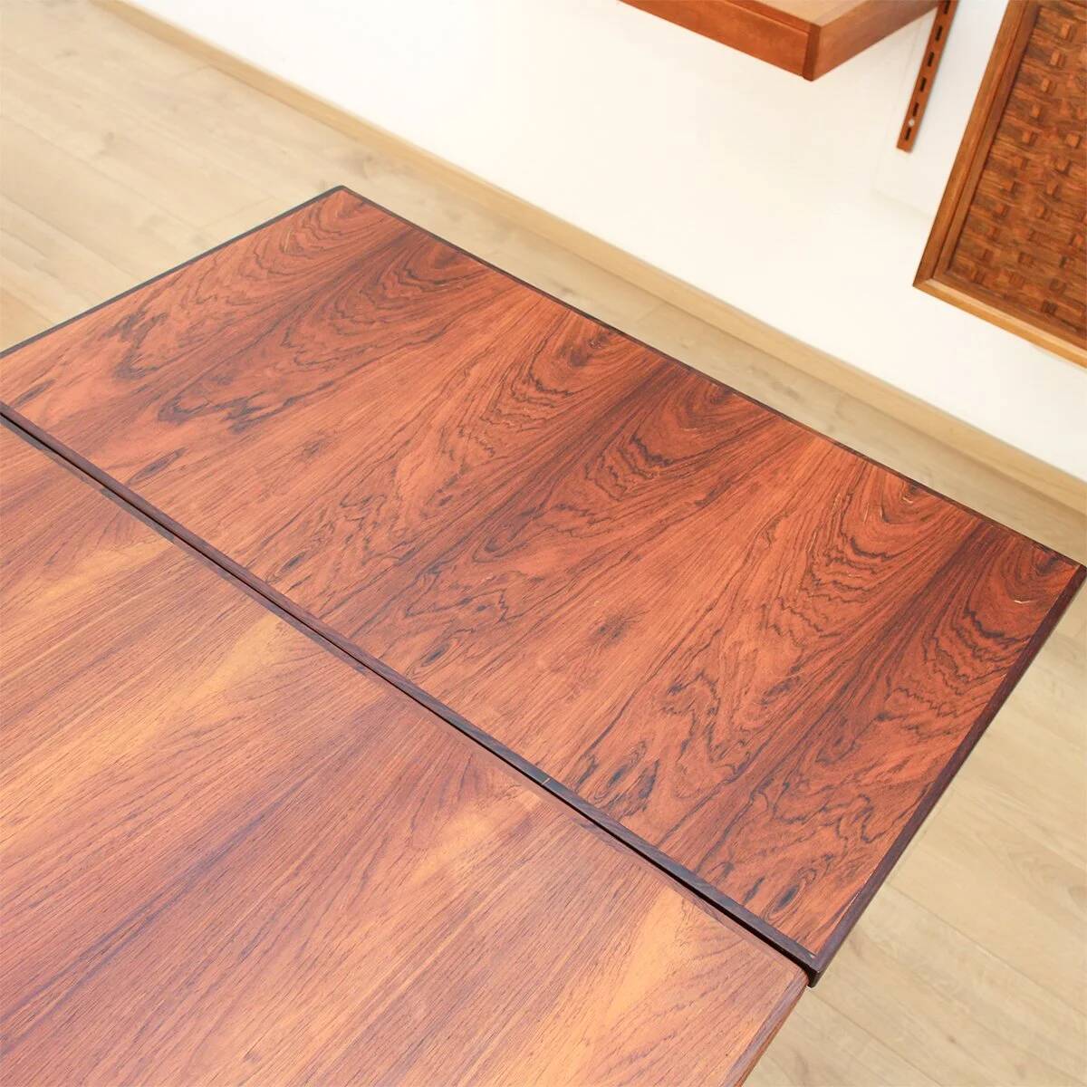 Dining table in rosewood