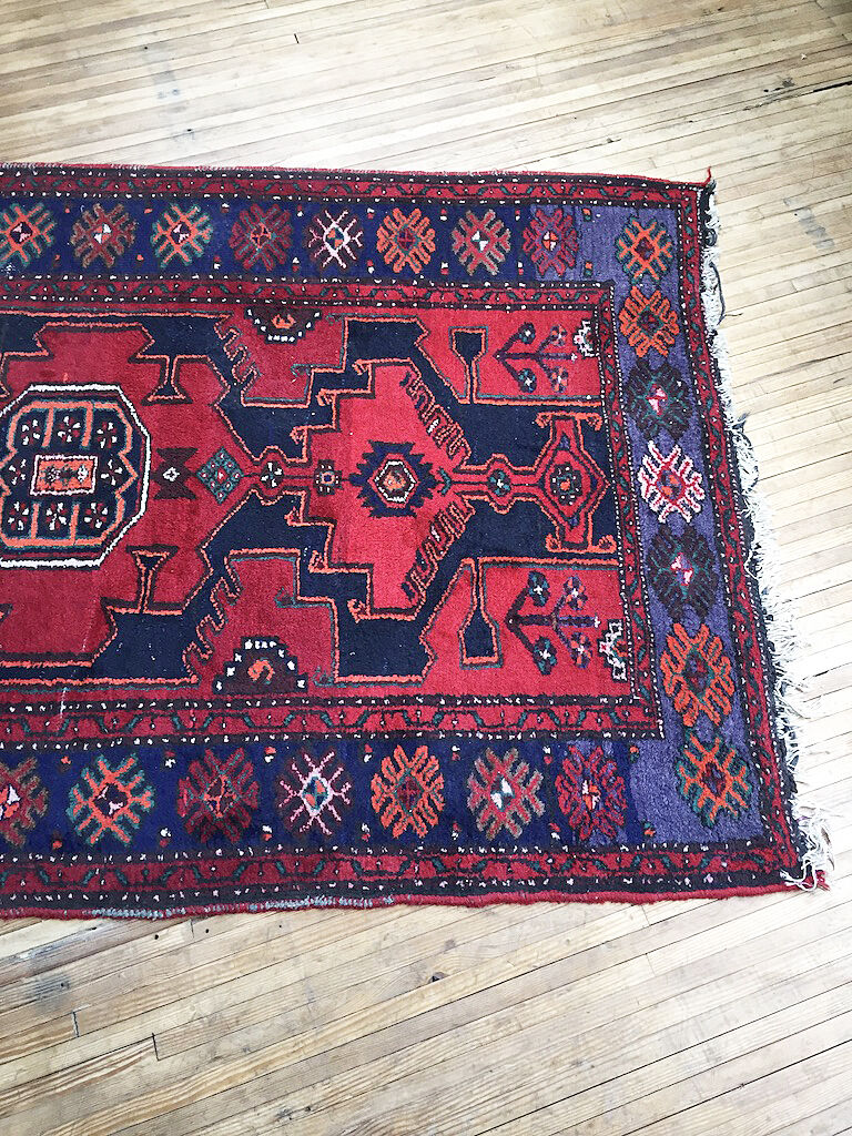 Hand knotted Persian rug - 210x126cm