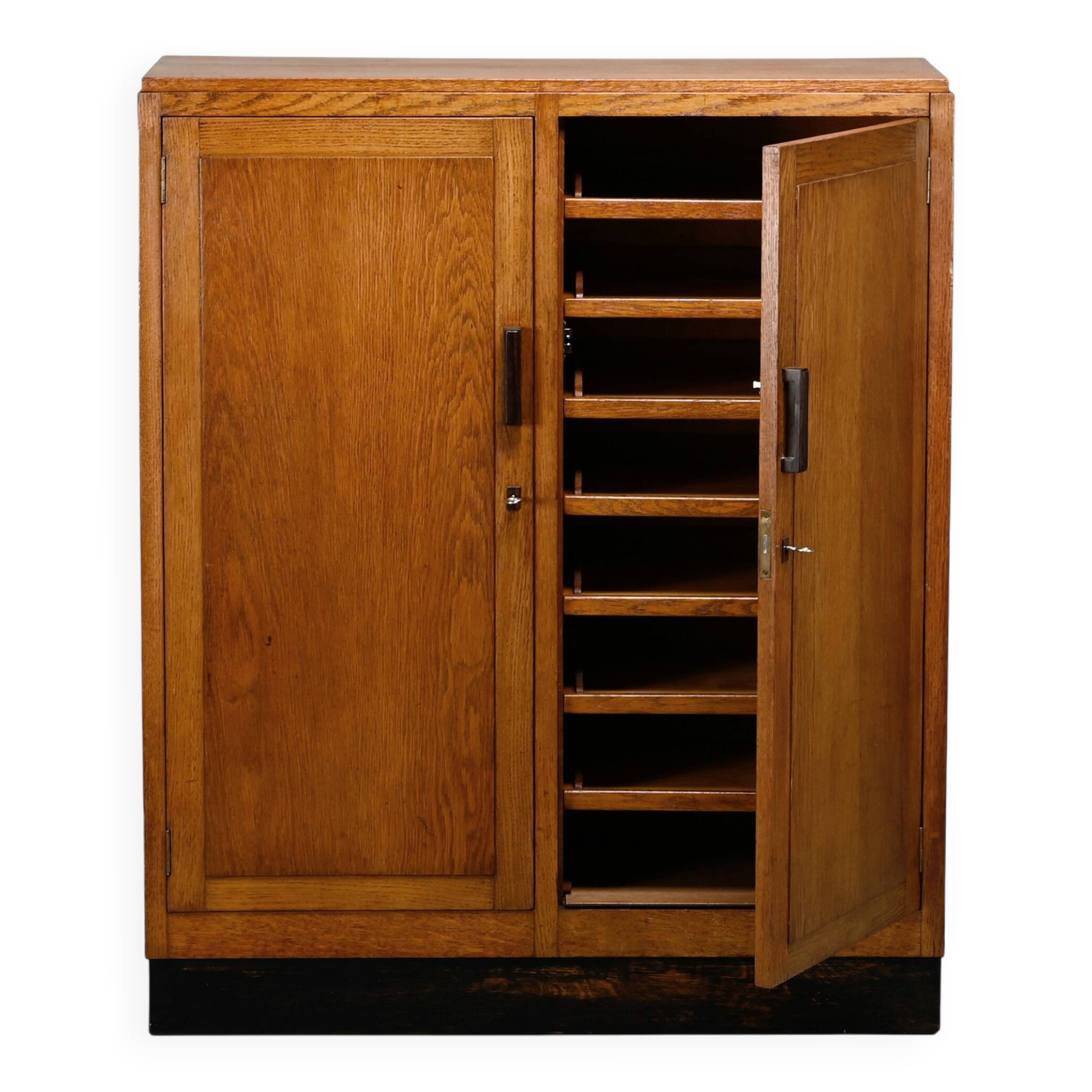 Cabinet d'archive en chêne moderniste, commode dans le style de l'École d'Amsterdam