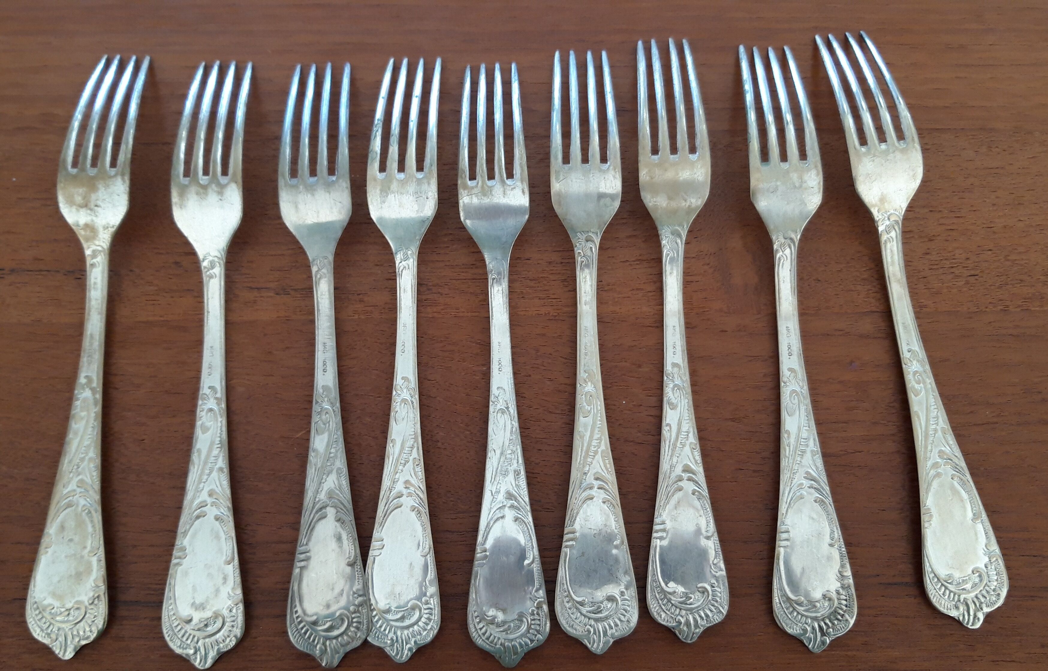 Set of silvered metal cutlery 1/1000th