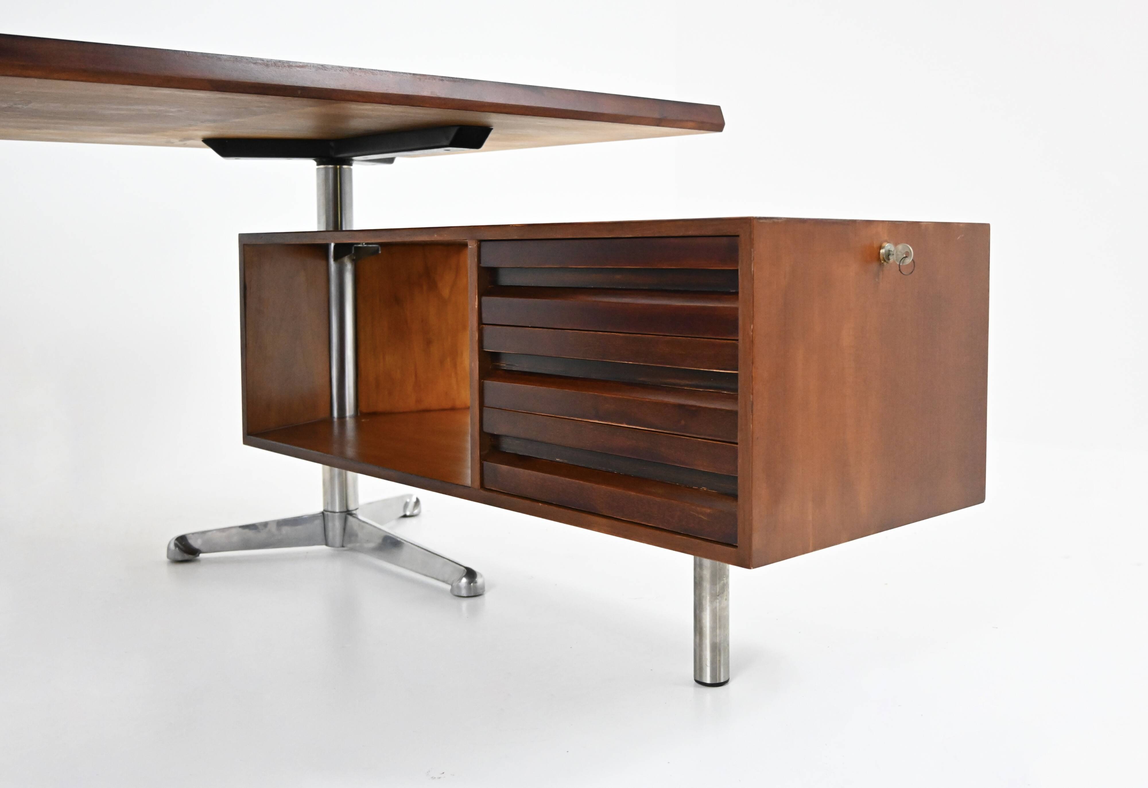 Desk design by Osvaldo Borsani for Tecno, 1960s