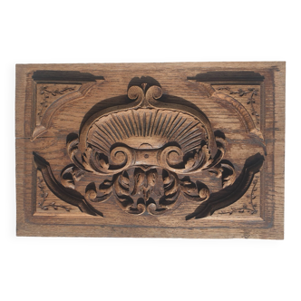 Fronton en bois de chêne finement sculpté, élément mural ancien