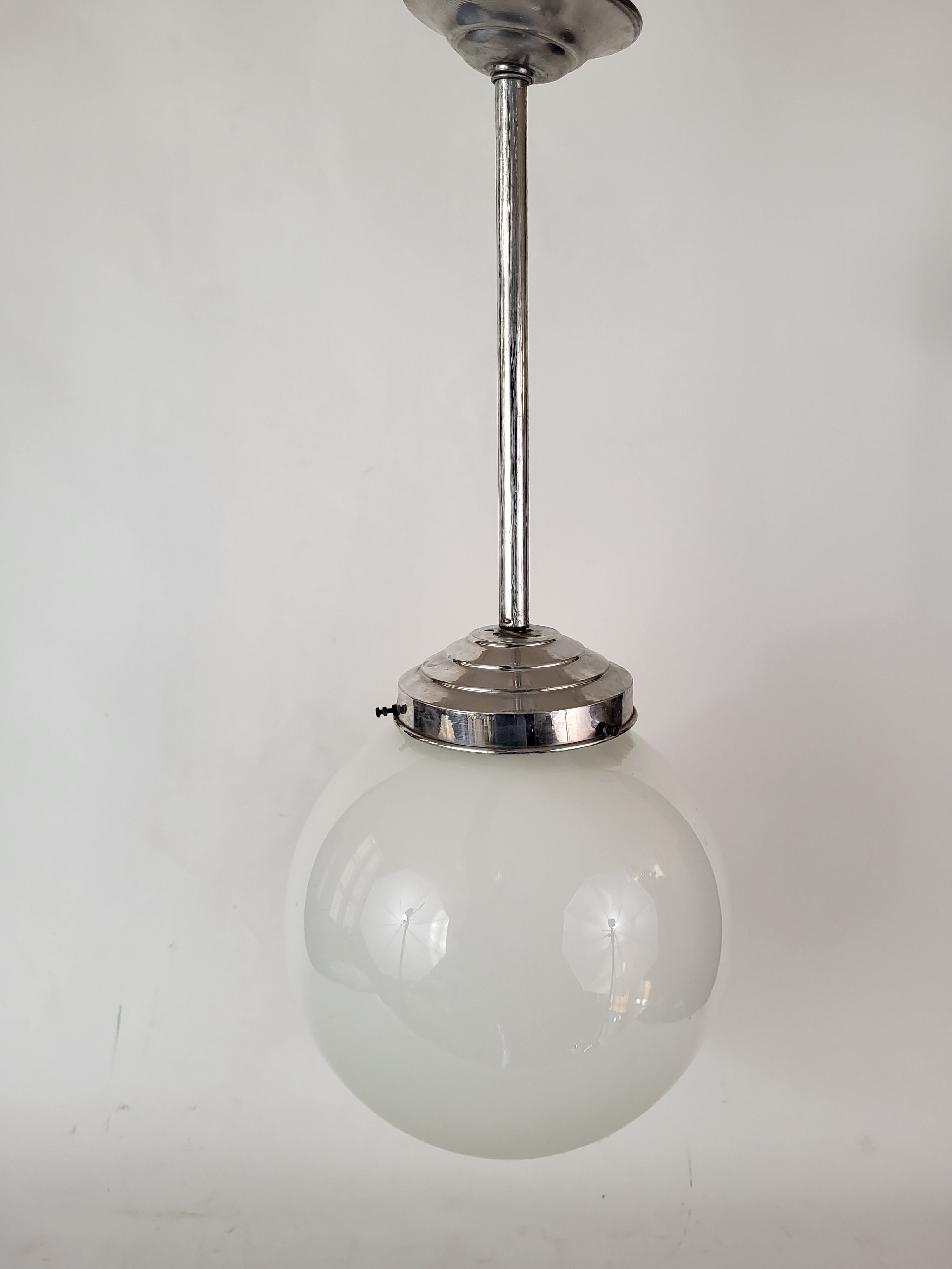 Ceiling lamp globe in opaline glass