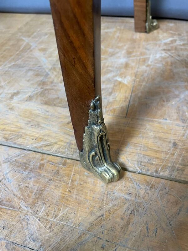 Table d’appoint d’époque Transition vers 1780