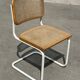 Chaise Cesca modèle b32 en blanc et bois par Marcel Breuer