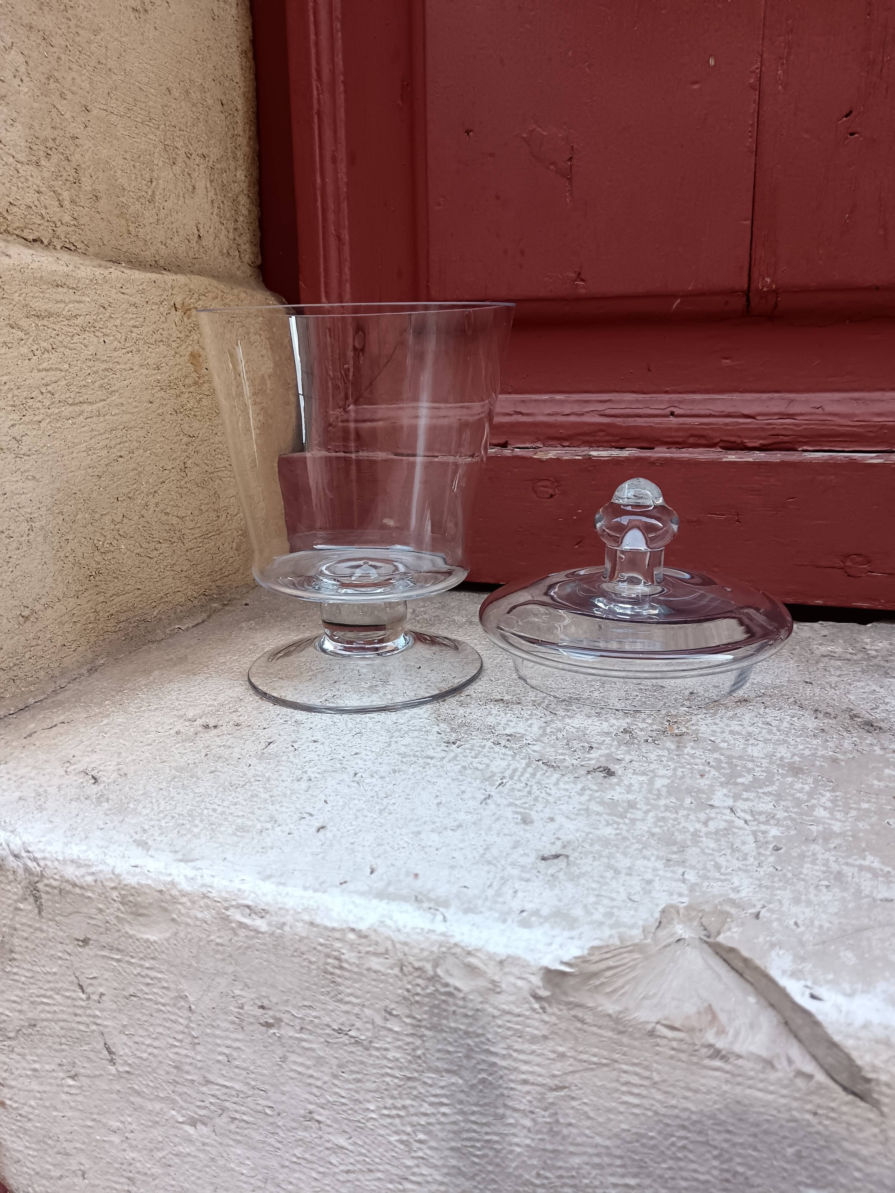 Transparent glass bonbonnière