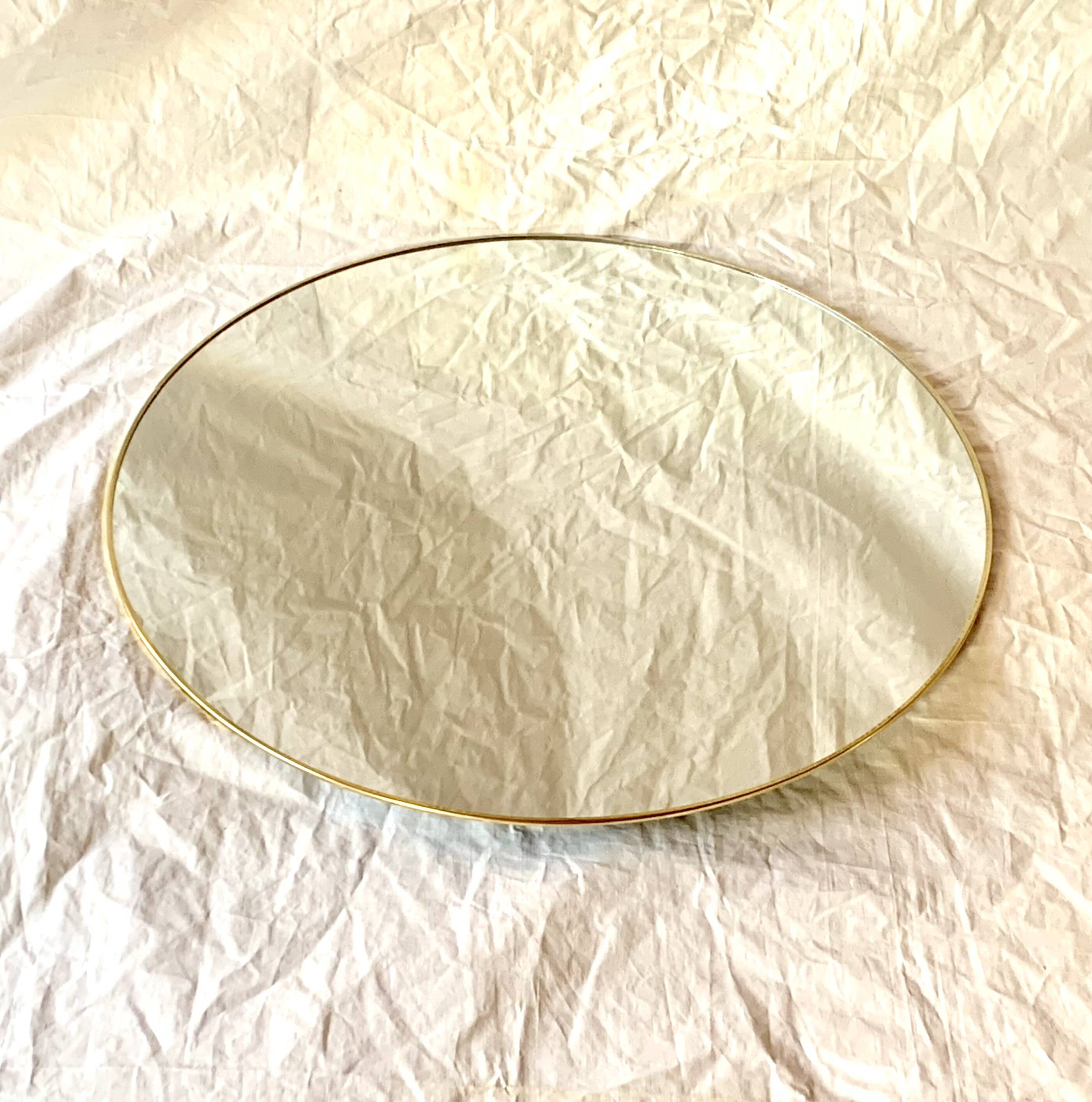 Round mirror with brass rim - 55 cm