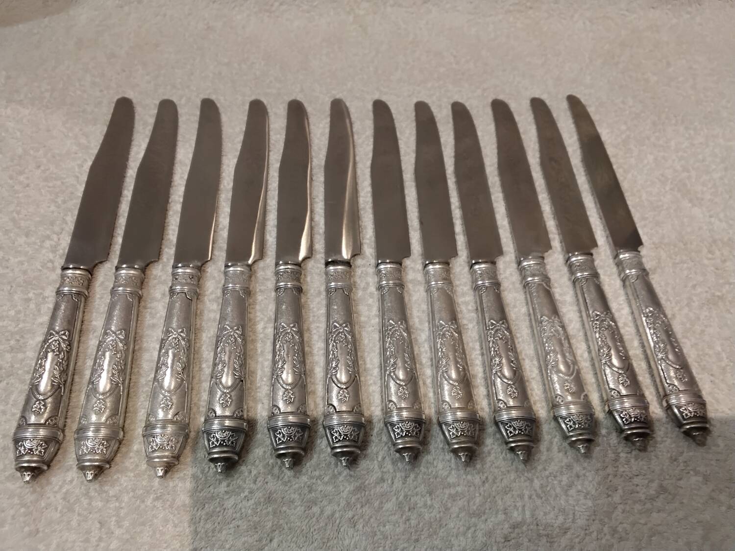 12 silver-plated metal table knives yrras style louis xvi