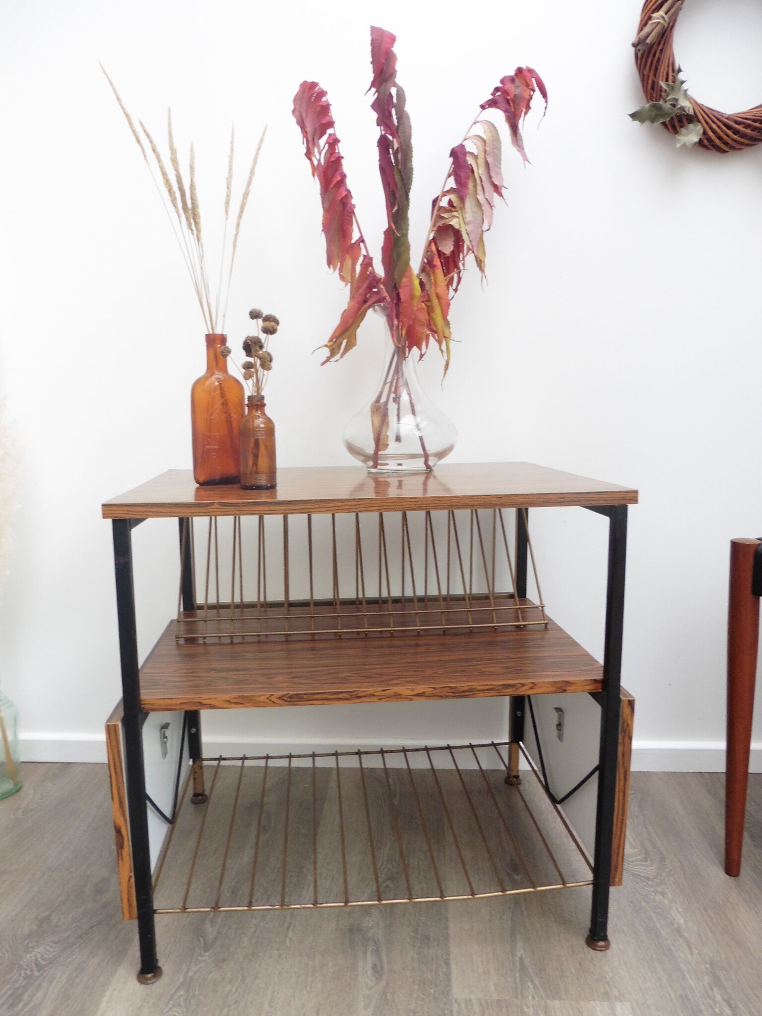 Expandable side table