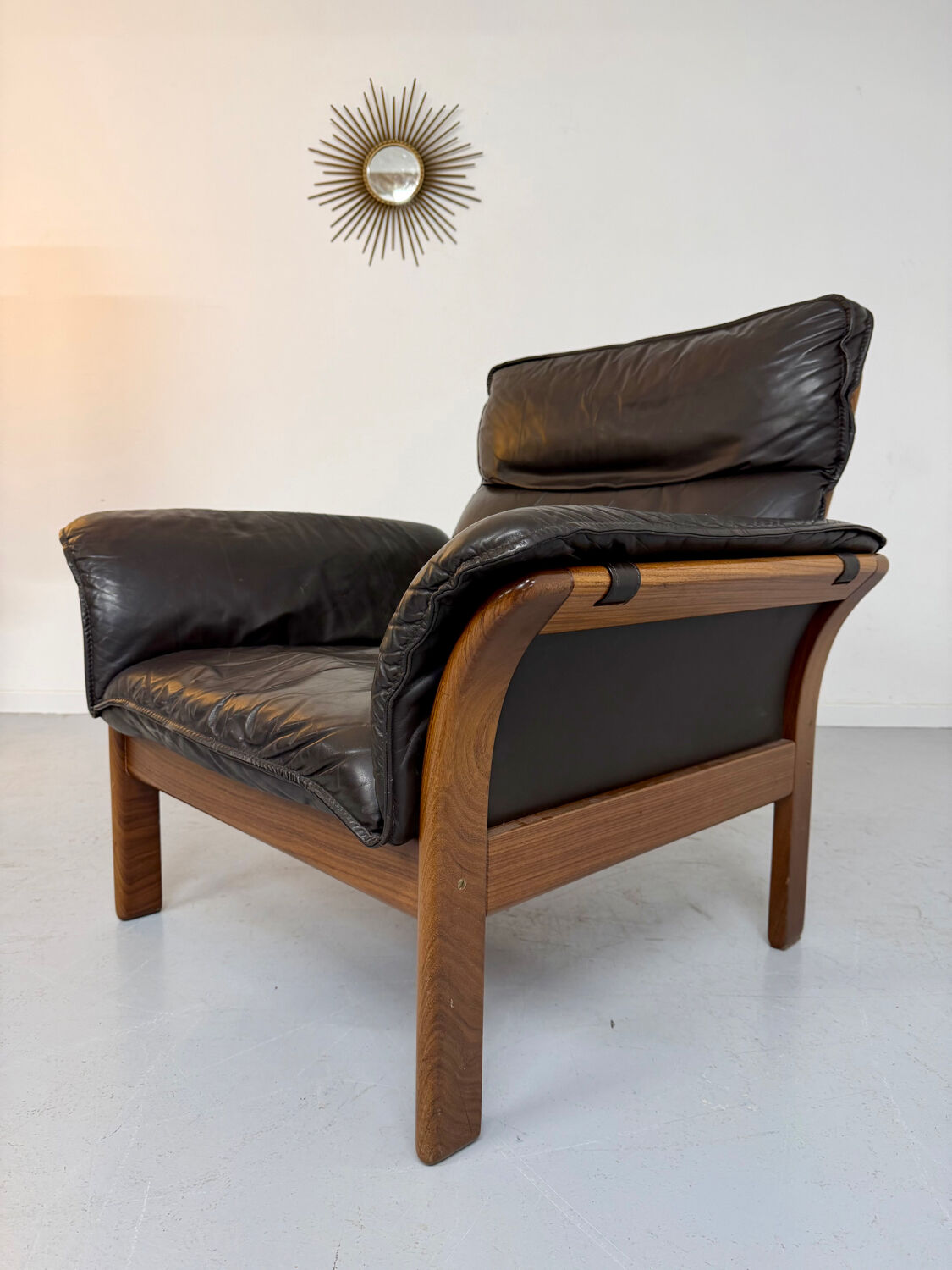 Vintage 70s Dreipunkt Scala design armchair in black leather and teak.