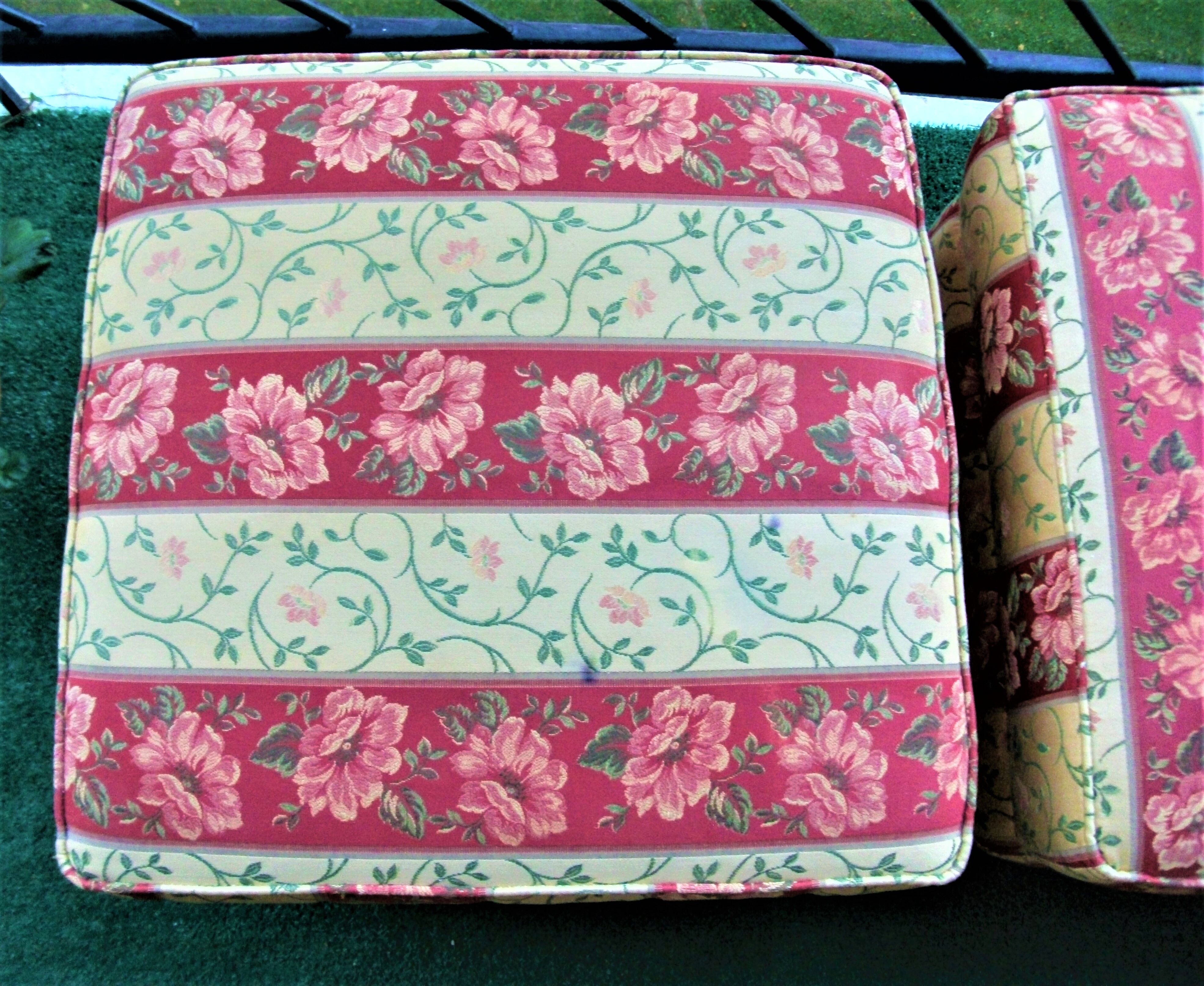 Lot 2 poufs Upholsterers in solid walnut