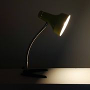 Lampe de table en métal jaune-vert, années 50
