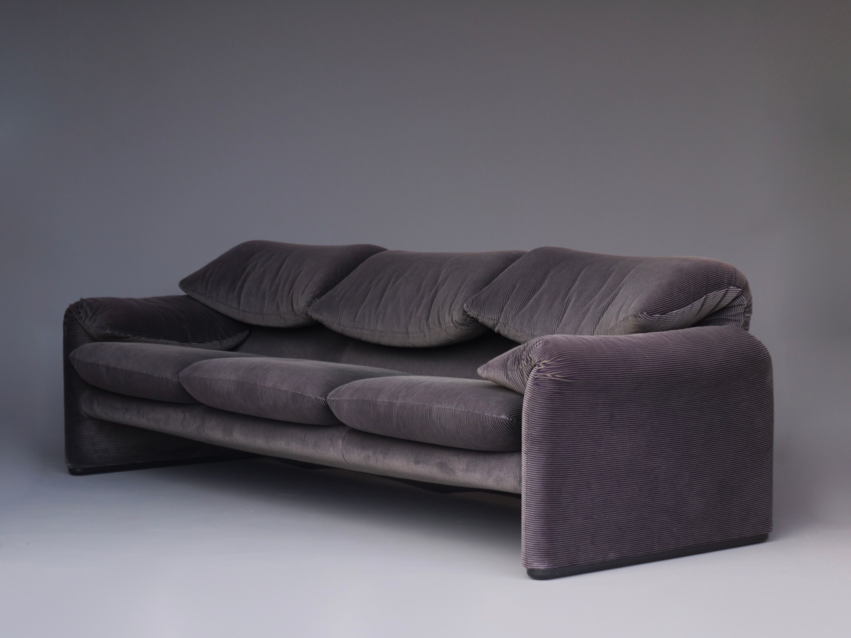 3-seater model Maralunga sofa by Vico Magistretti, Cassina