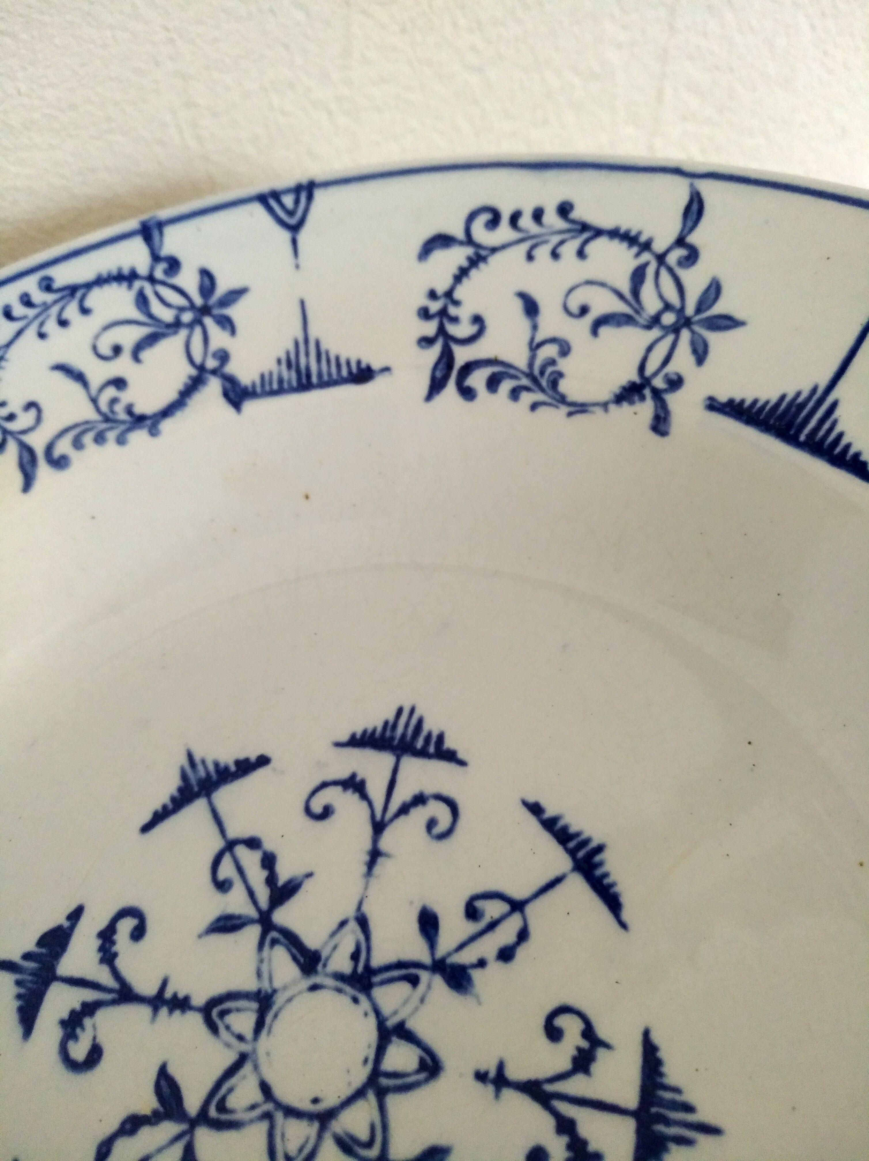 Service 11 soup plates mill of wolves