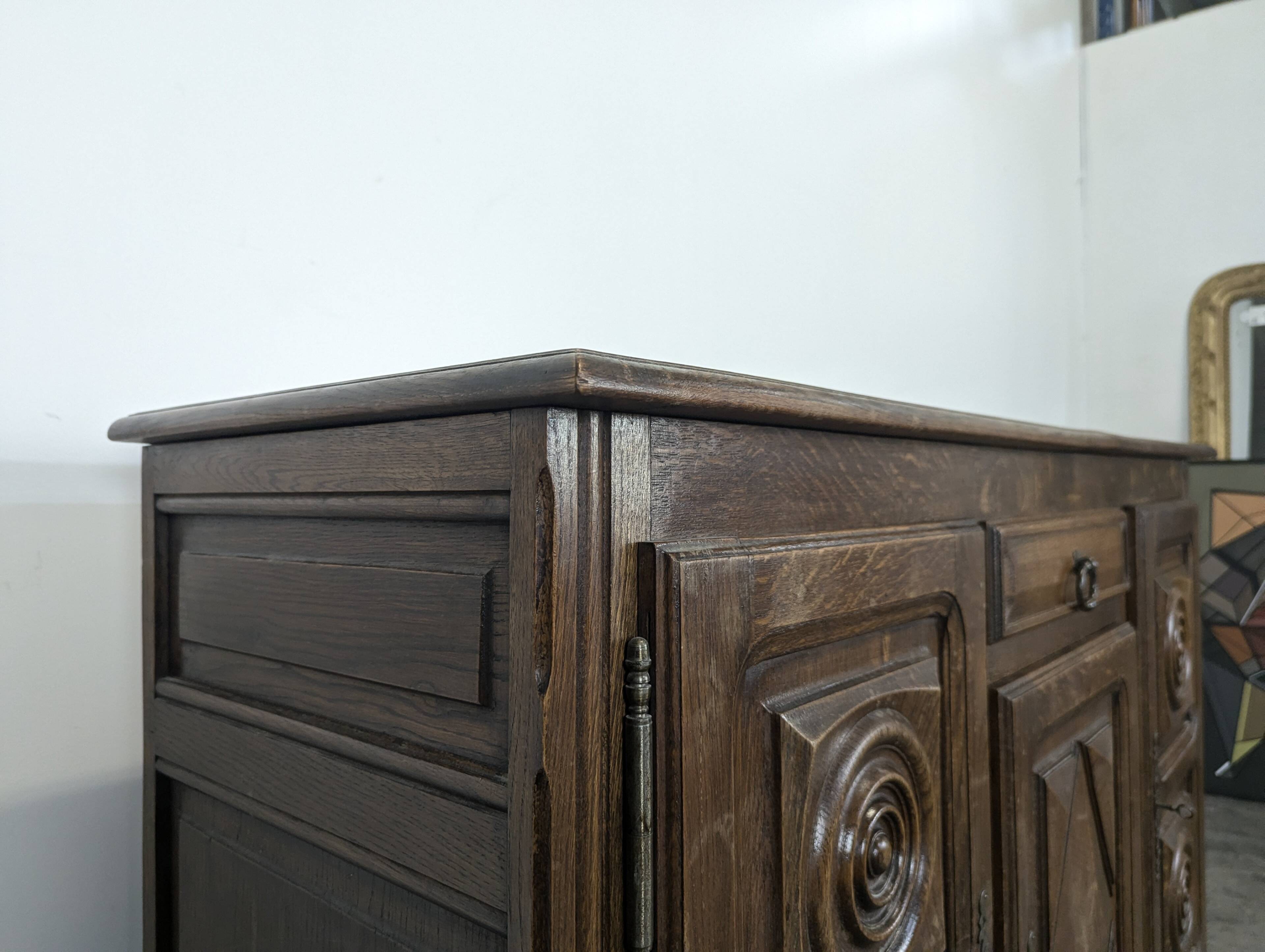 Buffet en chêne dans l'esprit de Dudouyt