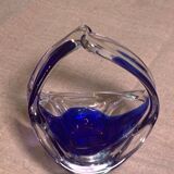 Cendrier en verre soufflé transparent et bleu avec une forme design
