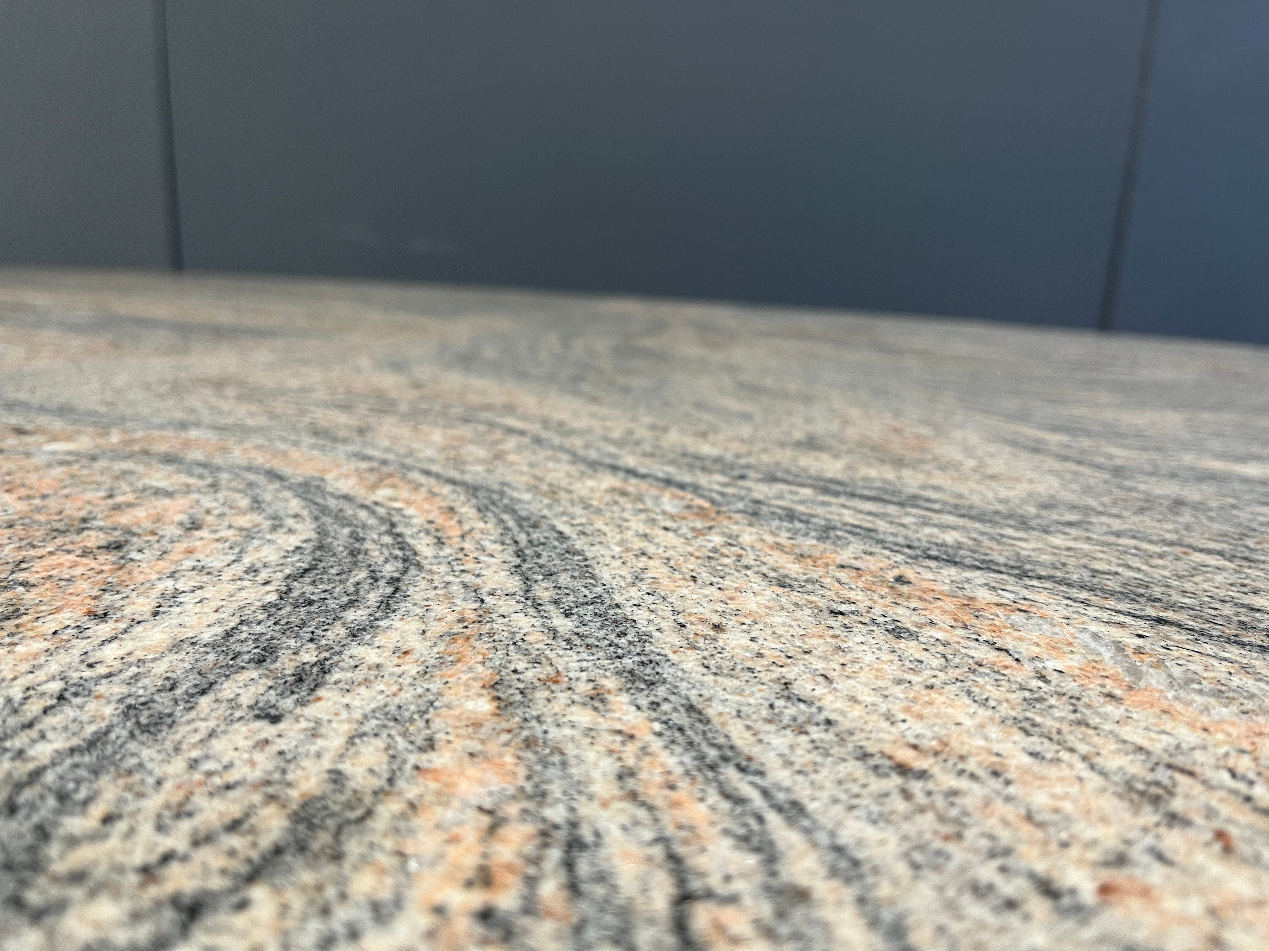 Table à manger en granit ovale vintage, années 1970