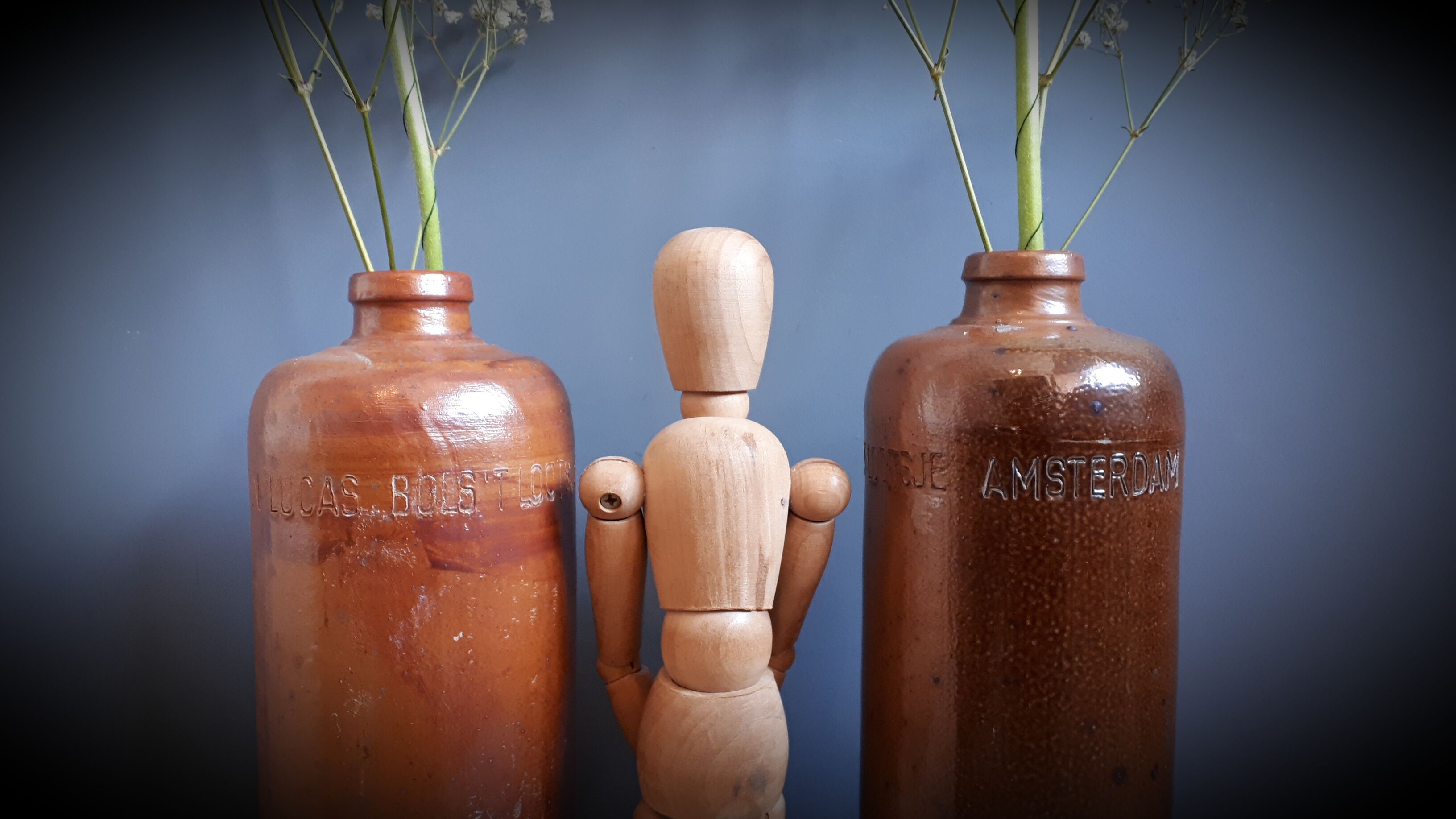 Enamelled stoneware bottle Amsterdam rose