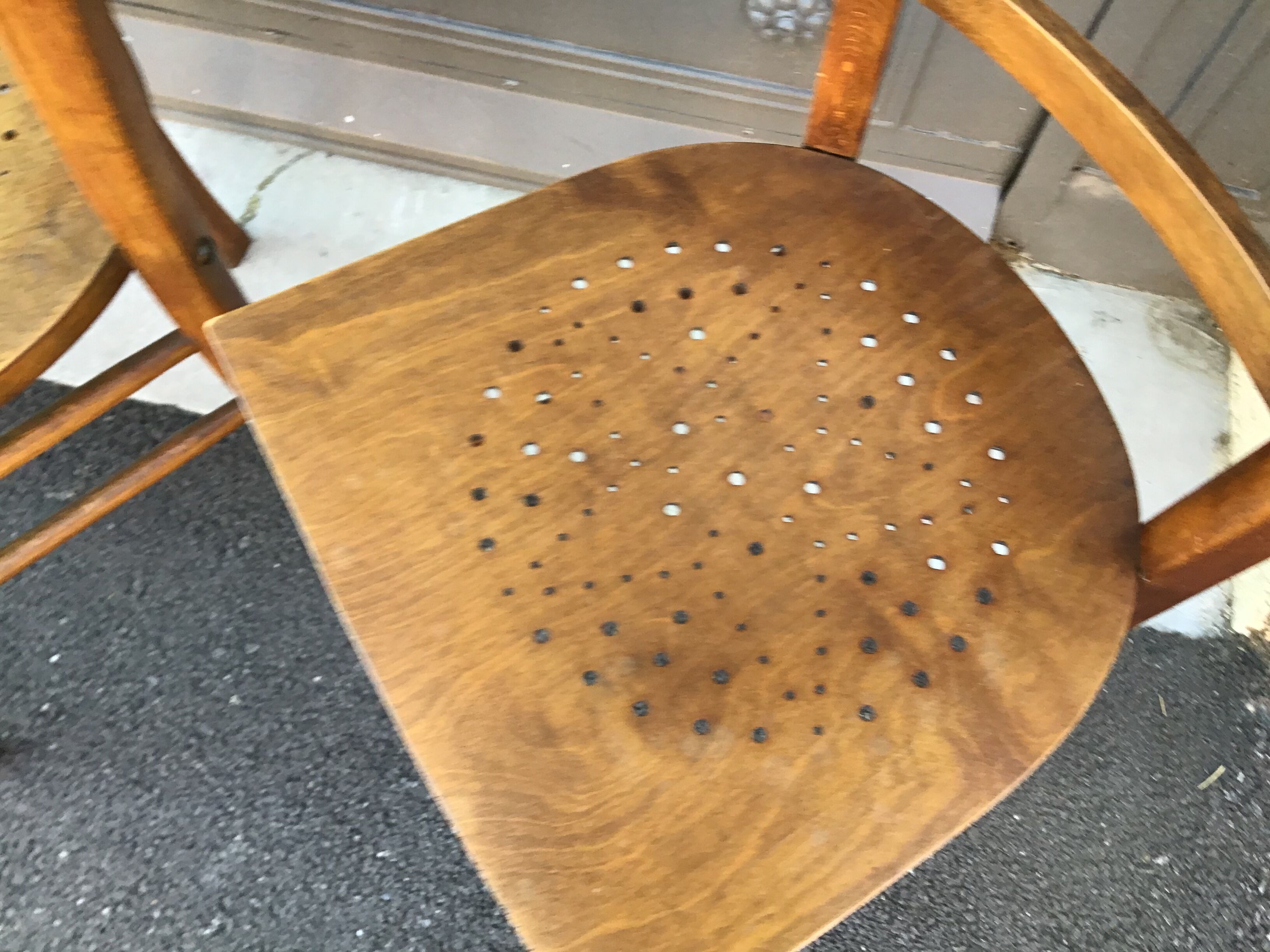 3 chaises bistrot vintage