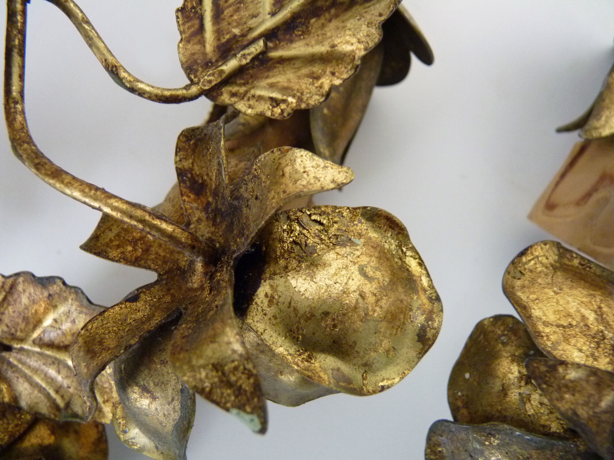 Pair of gilded metal sconces decorated with flowers and foliage. Year 60