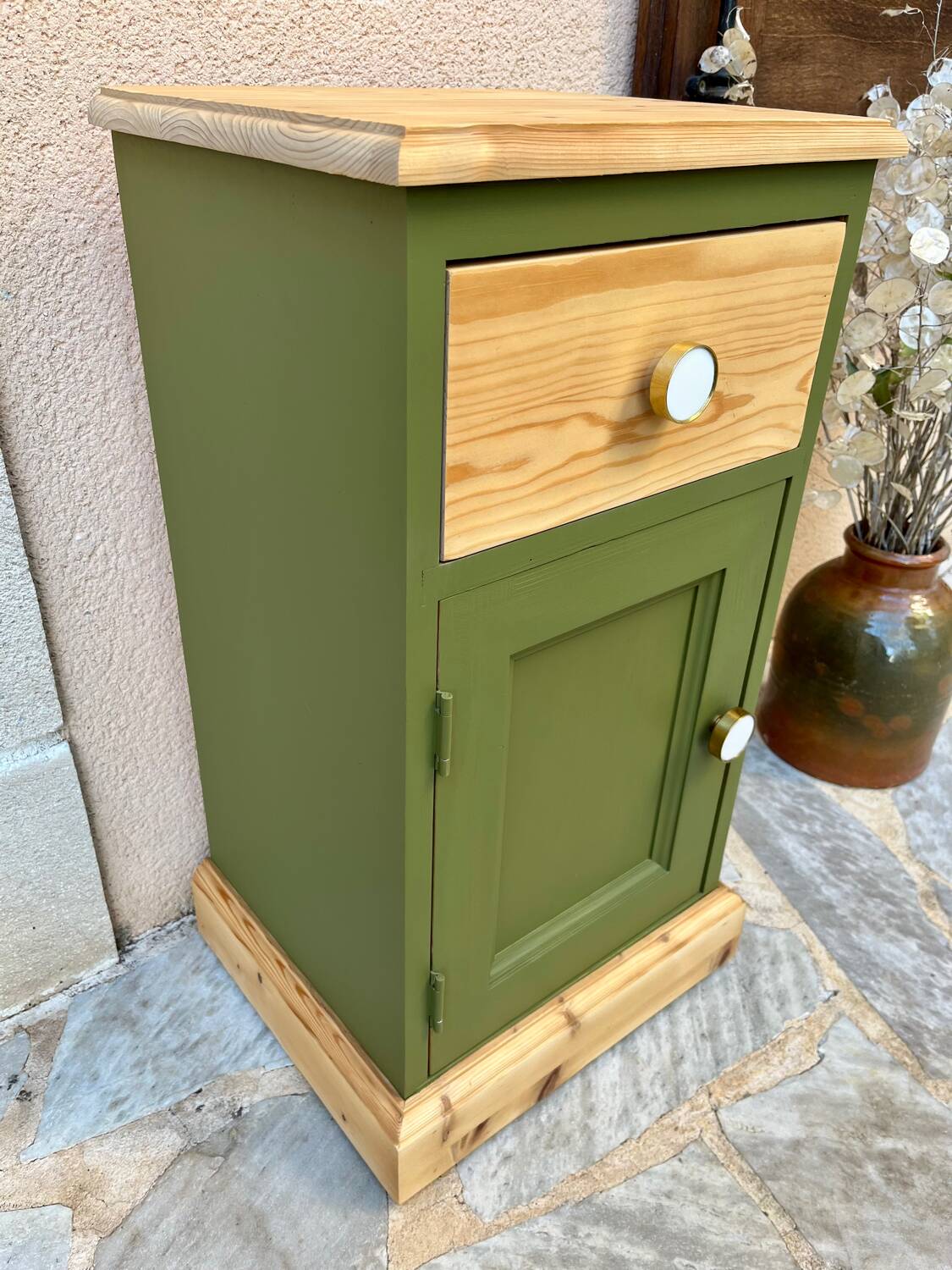 Pine bedside table with a green and raw wood makeover