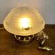 Lampe à poser globe vintage en verre dépoli