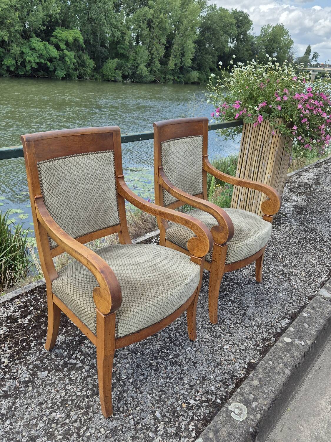 Paire de fauteuils à crosse Empire Restauration 1900s