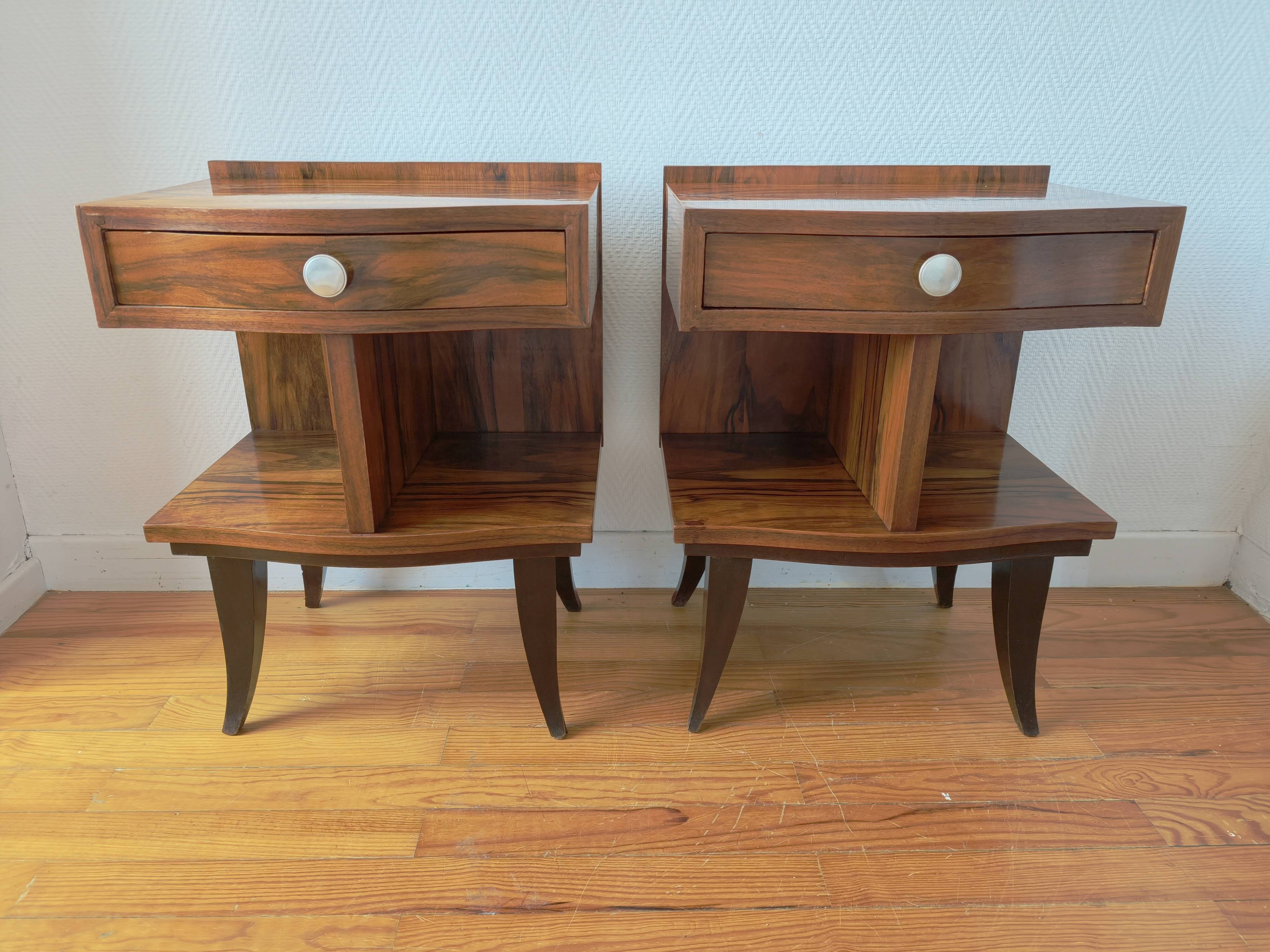 Pair of Art Deco bedside tables with flame veining, 1930s.