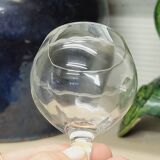 8 verres a vin en verre taillé ciselé