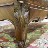 Commode en noyer de style Louis XV / rocaille