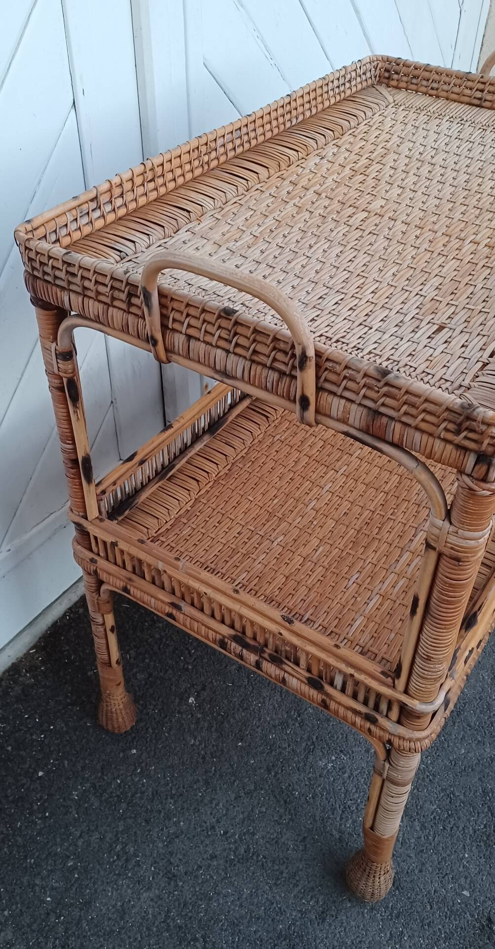 Ancienne desserte en rotin tressé